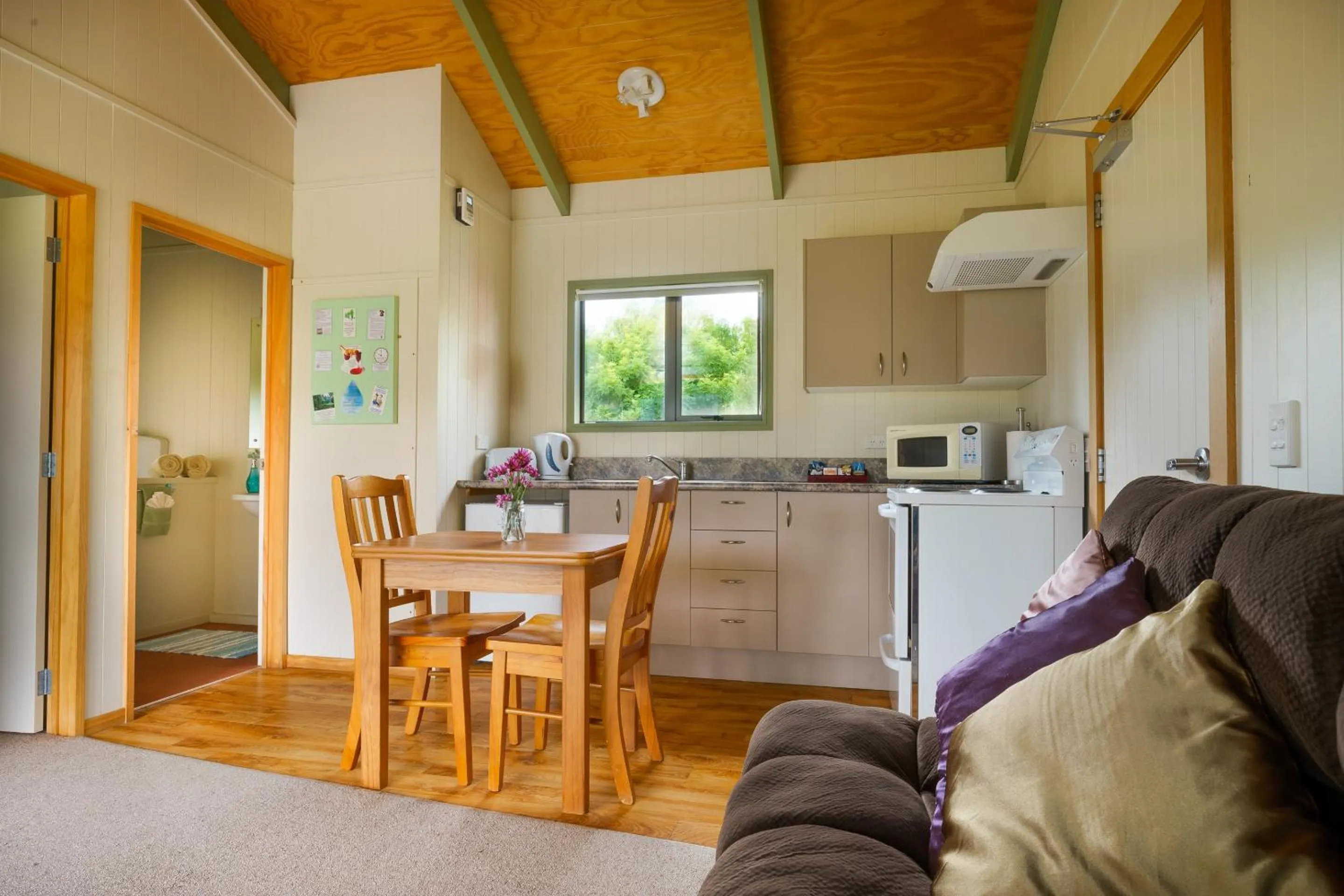 Kitchen or kitchenette in Longbourne Lodge Motel Mosgiel