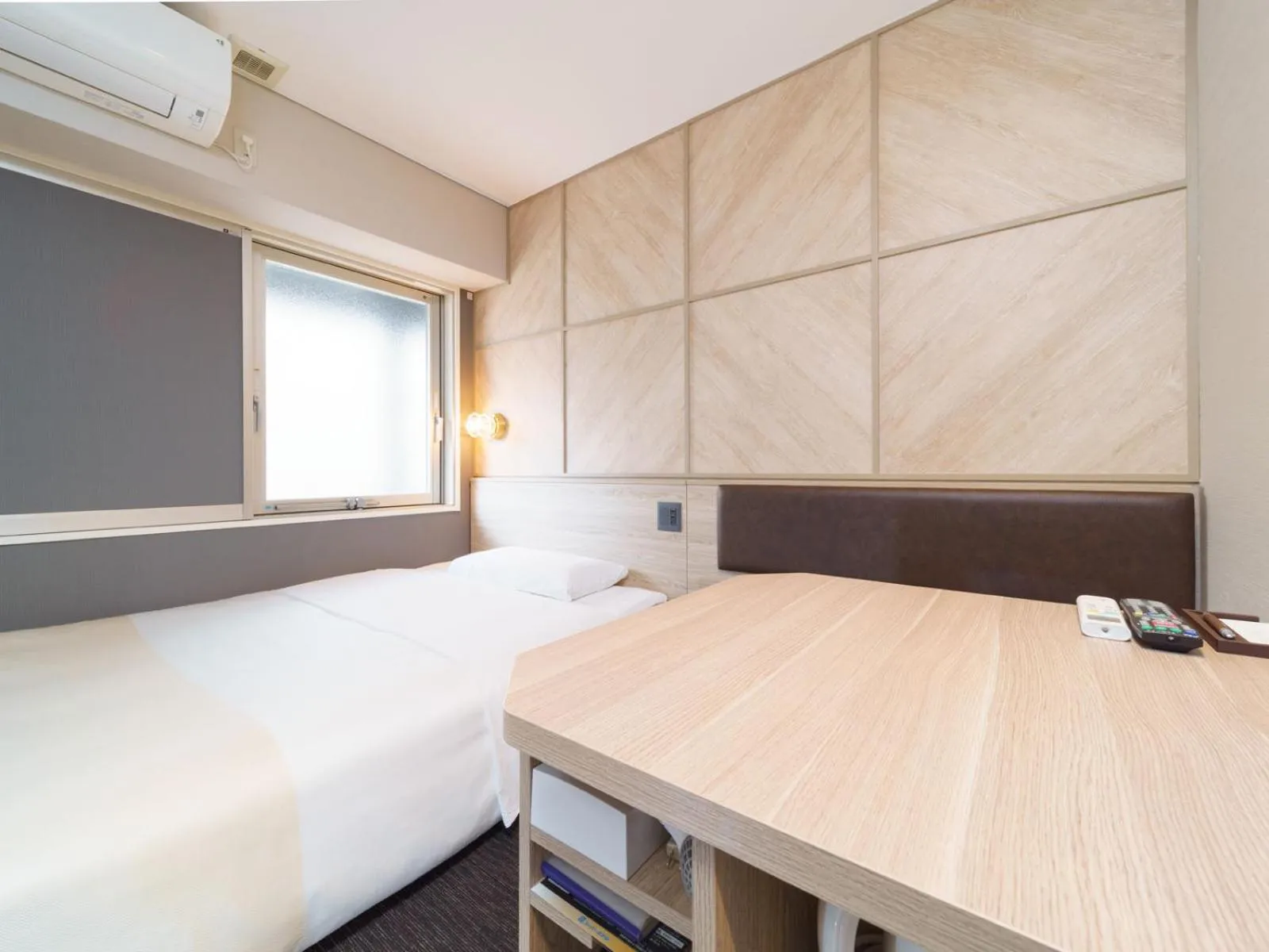 Bed in Super Hotel Midosujisen Esaka