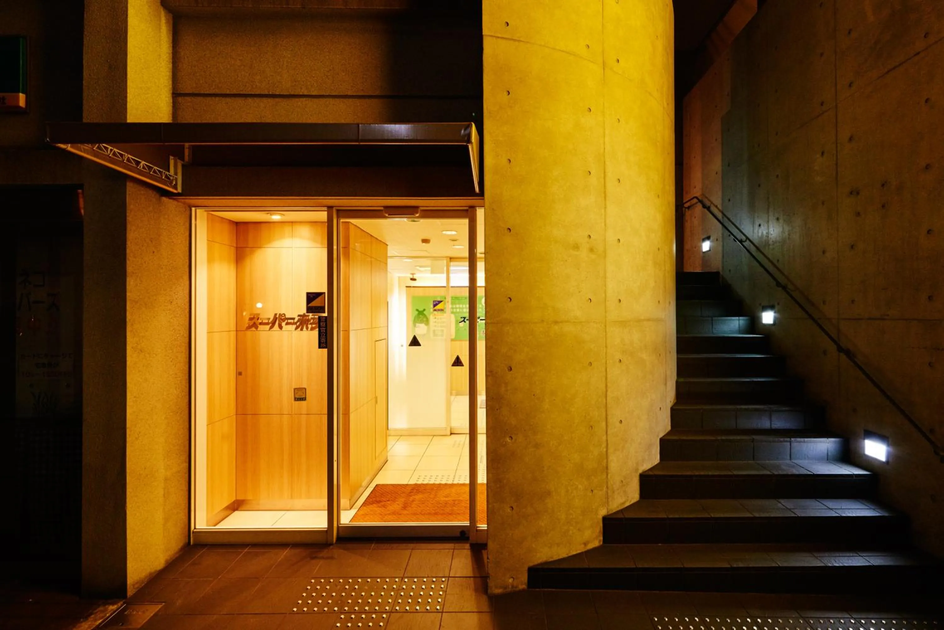 Facade/entrance in Super Hotel Midosujisen Esaka