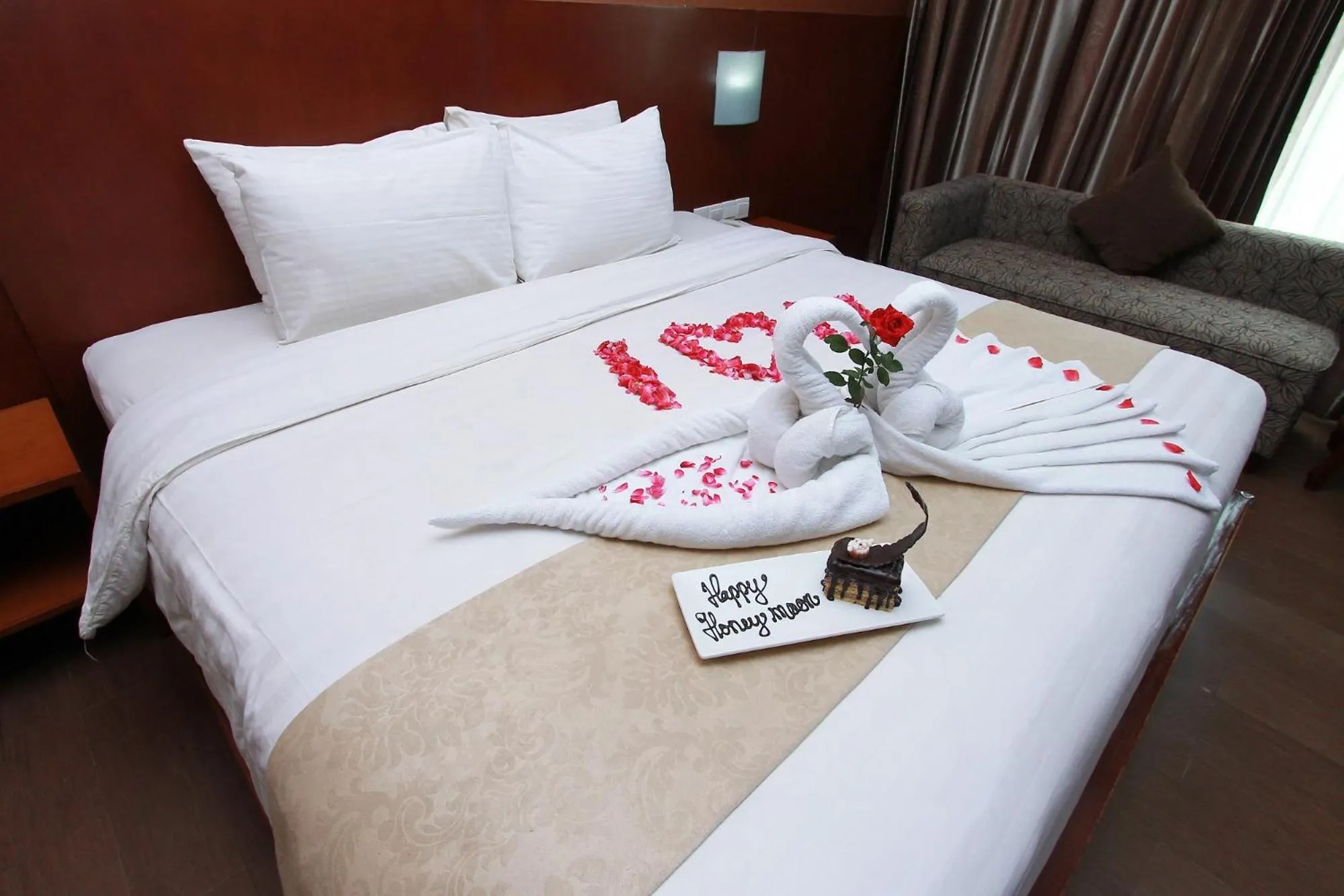 Bedroom, Bed in Grand Hatika Hotel