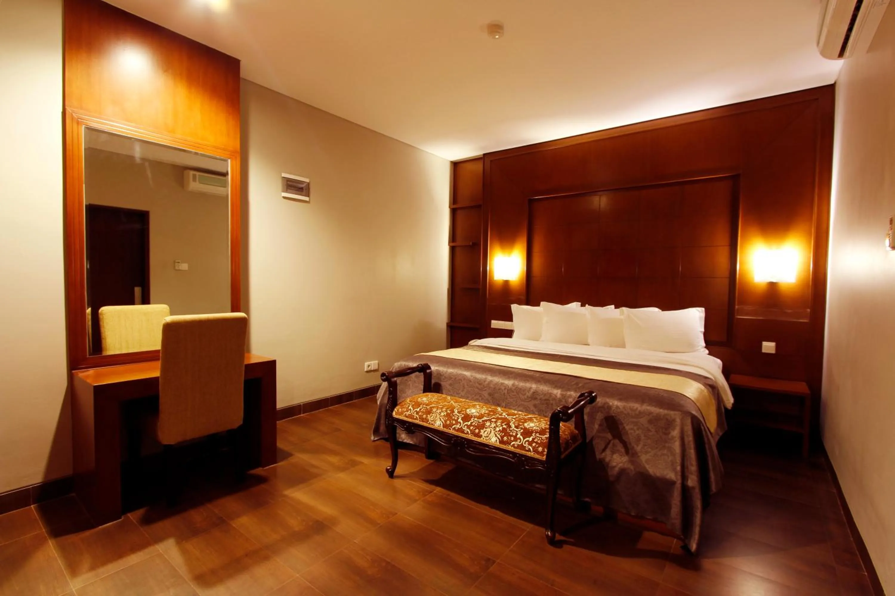 Bedroom, Bed in Grand Hatika Hotel