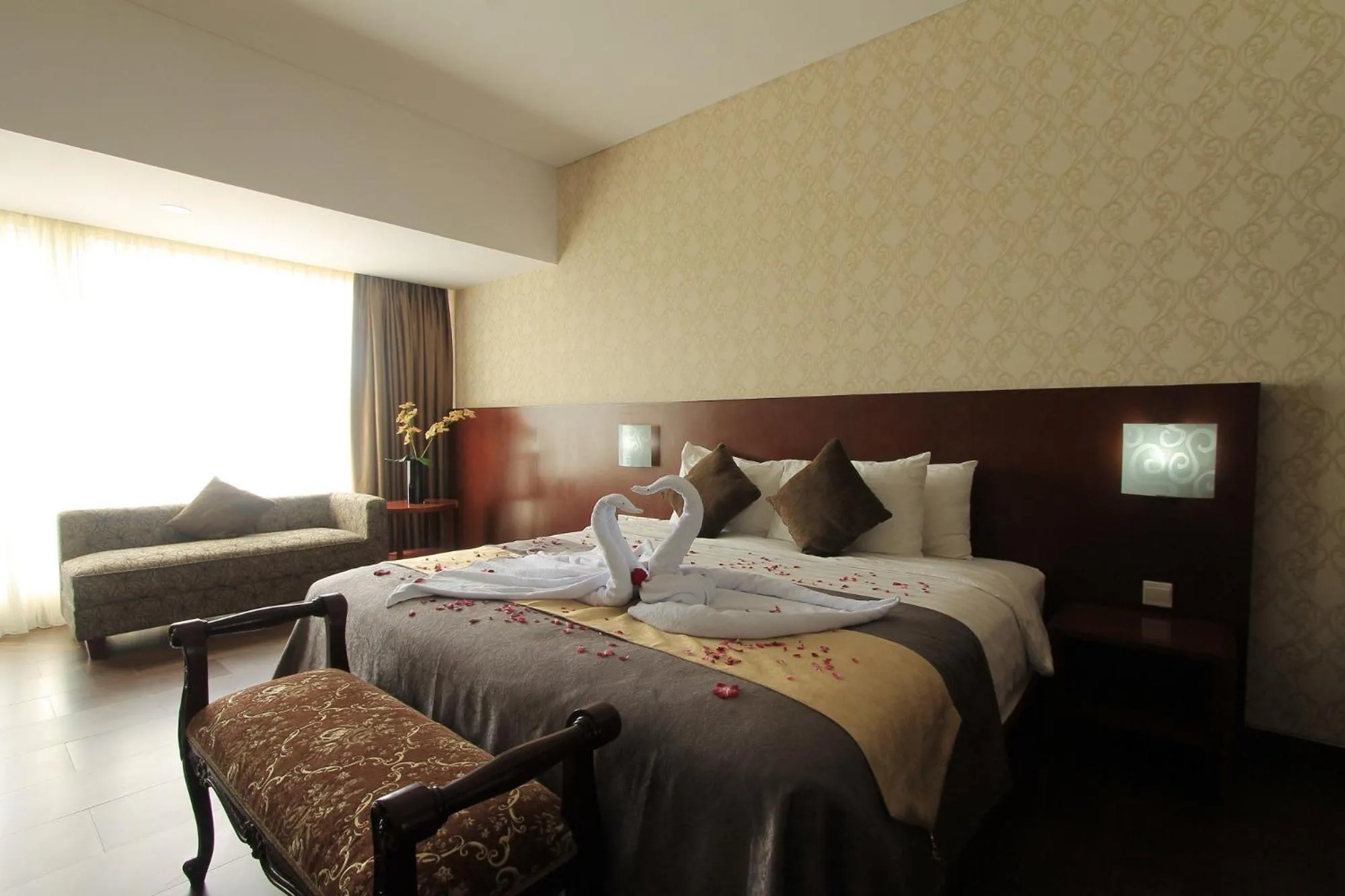 Bedroom, Bed in Grand Hatika Hotel