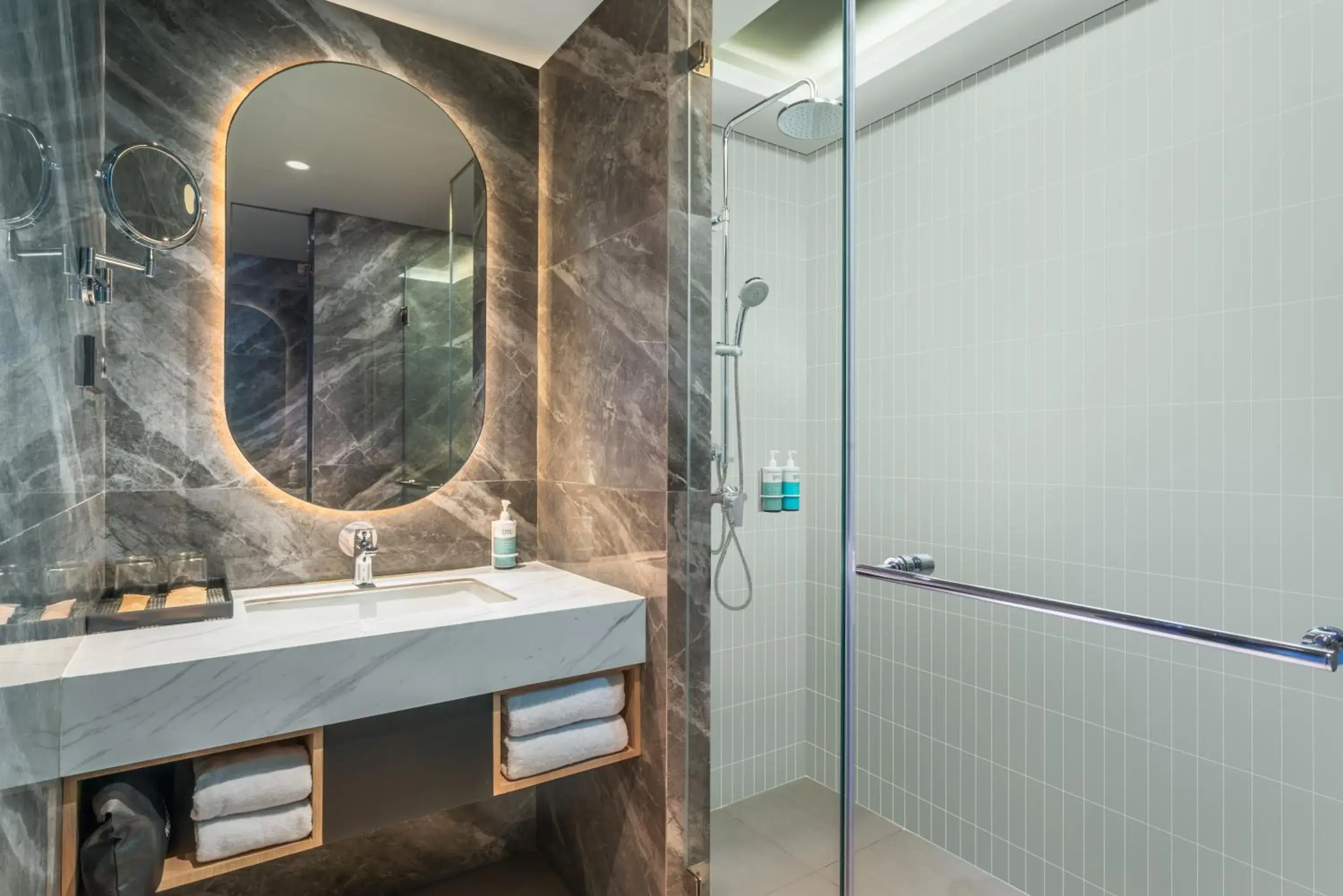 Superior Twin Room with Terrace and Pool Access in Novotel Pontianak Convention Centre Superior Twin Room with Terrace and Pool Access in Novotel Pontianak Convention Centre