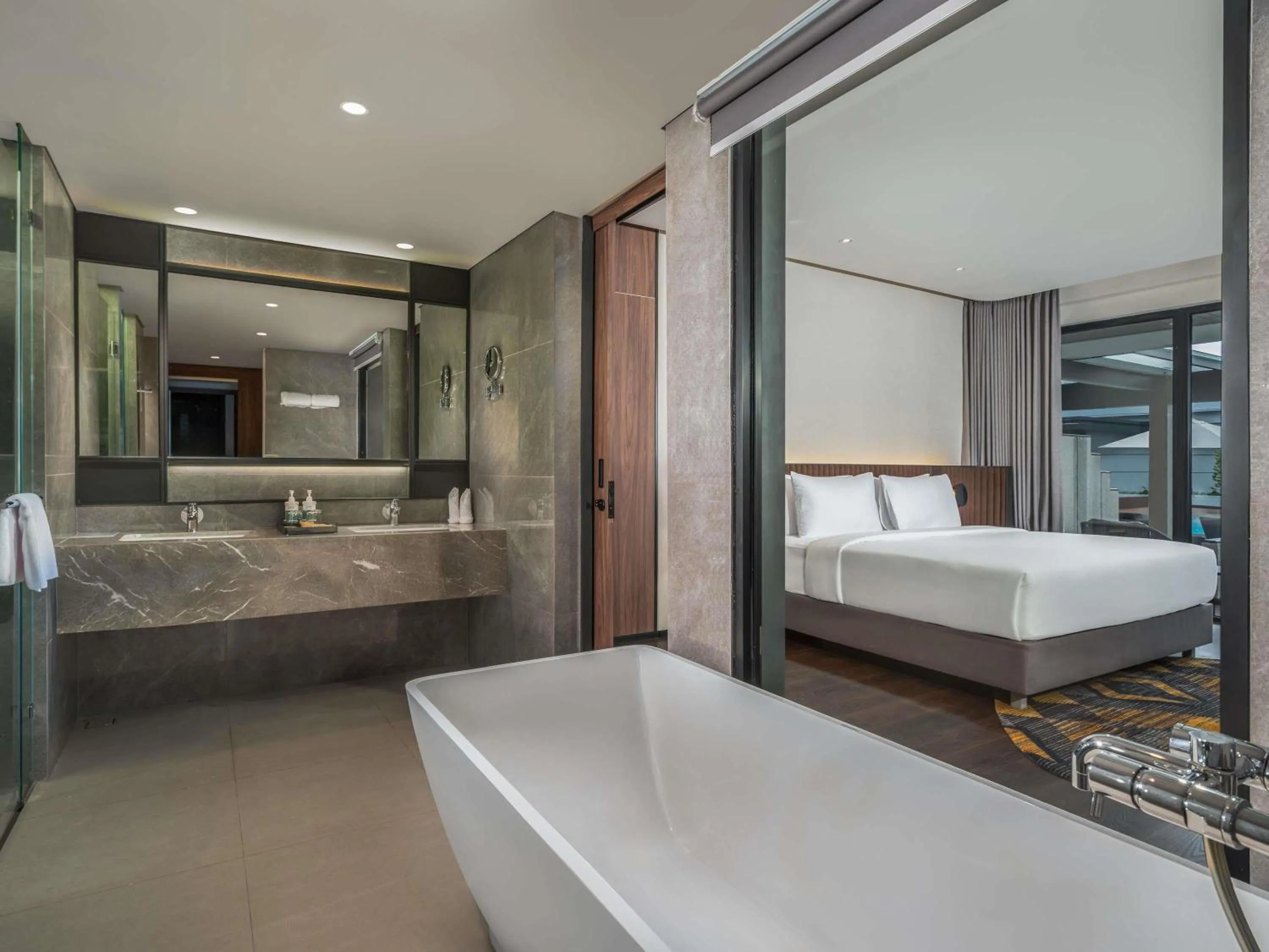 Bedroom, Bed in Novotel Pontianak Convention Centre