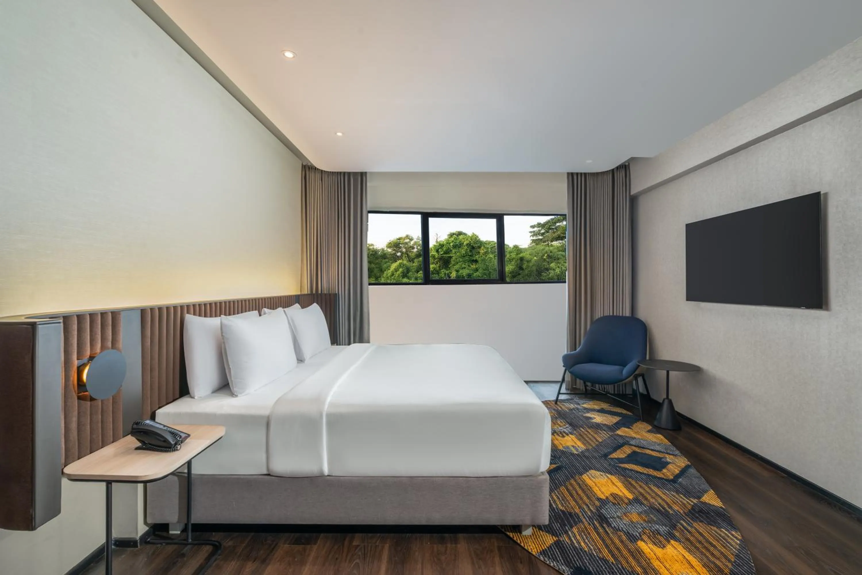 Guests, Bed in Novotel Pontianak Convention Centre