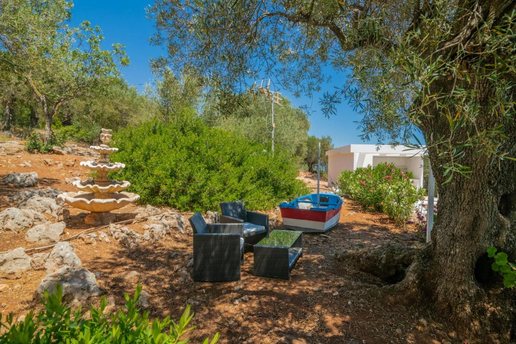 Garden in Armyra Villas - Apartments with Sea Views & Shared Pool