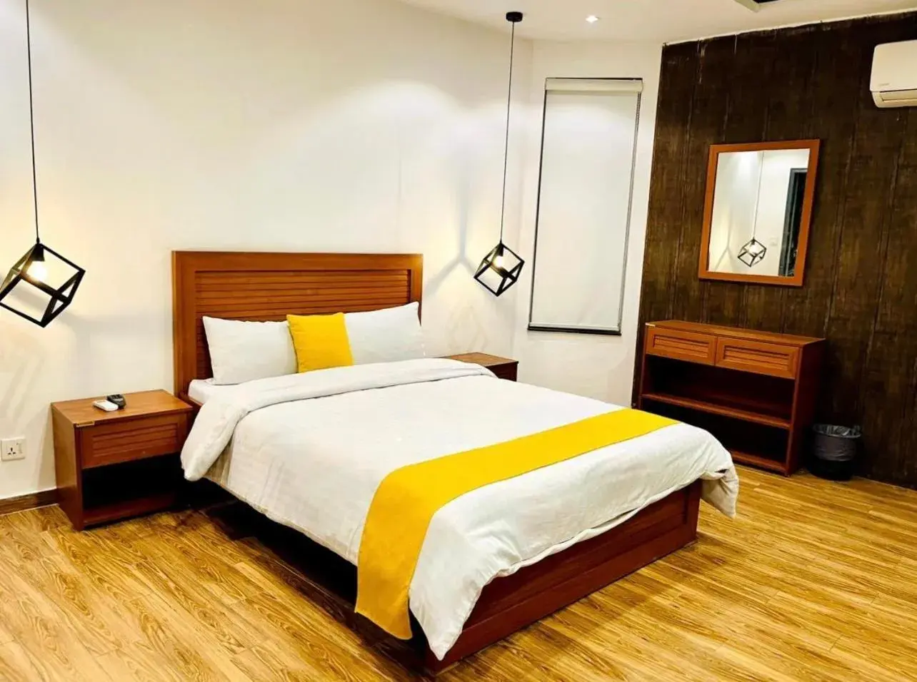 Deluxe Double Room (2 Adults + 1 Child) - single occupancy in 12th Avenue Deluxe Double Room (2 Adults + 1 Child) - single occupancy in 12th Avenue