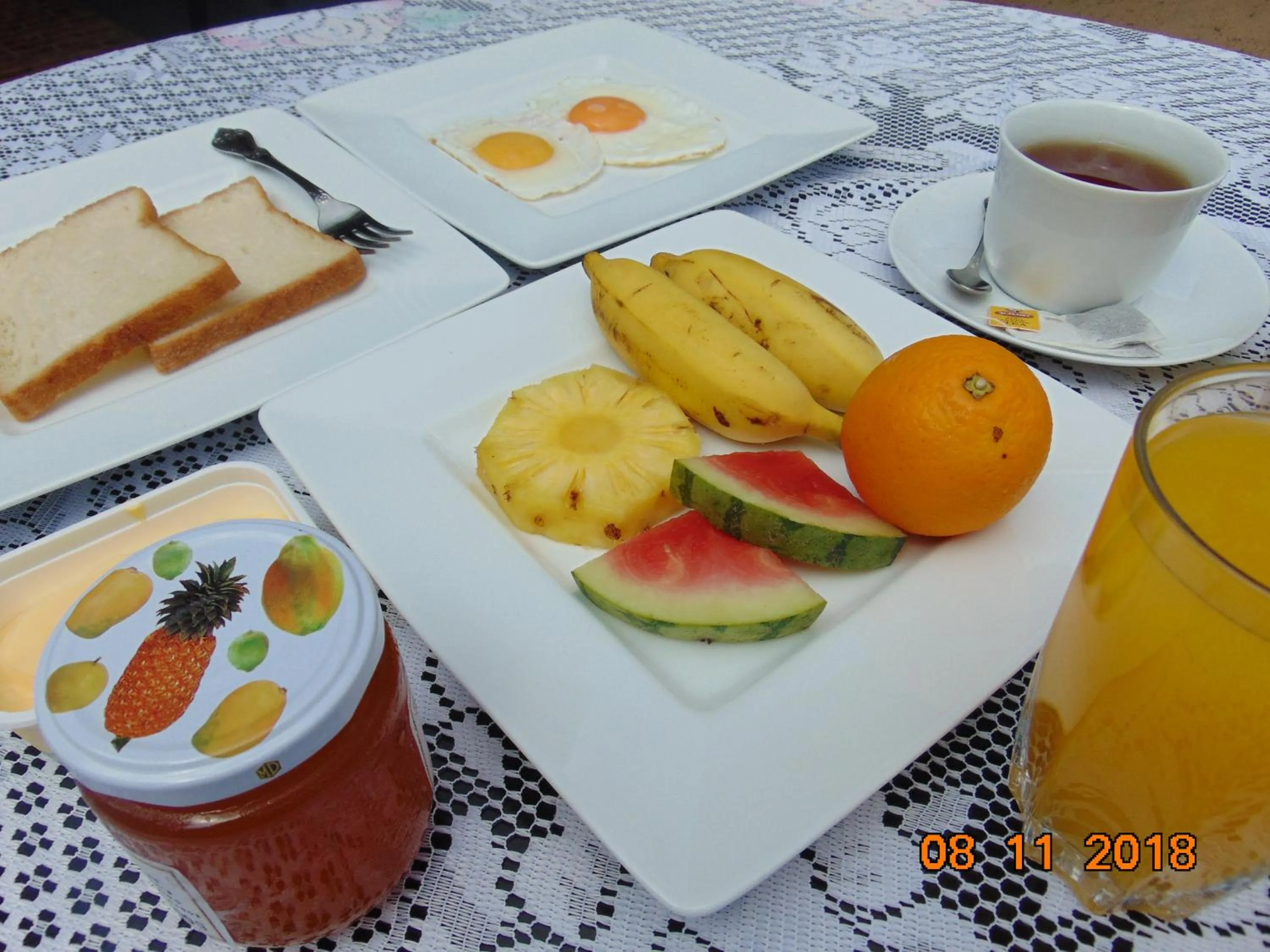 Continental breakfast in SRI LANKAN VILLA