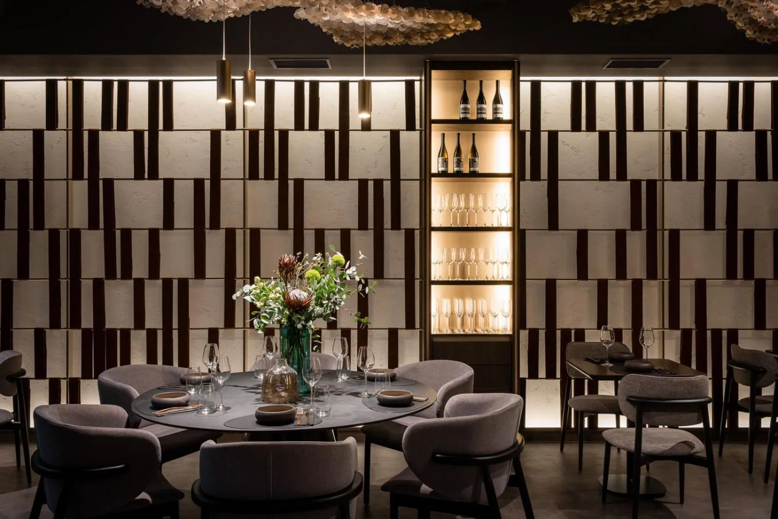 Restaurant/places to eat in Regency Hotel