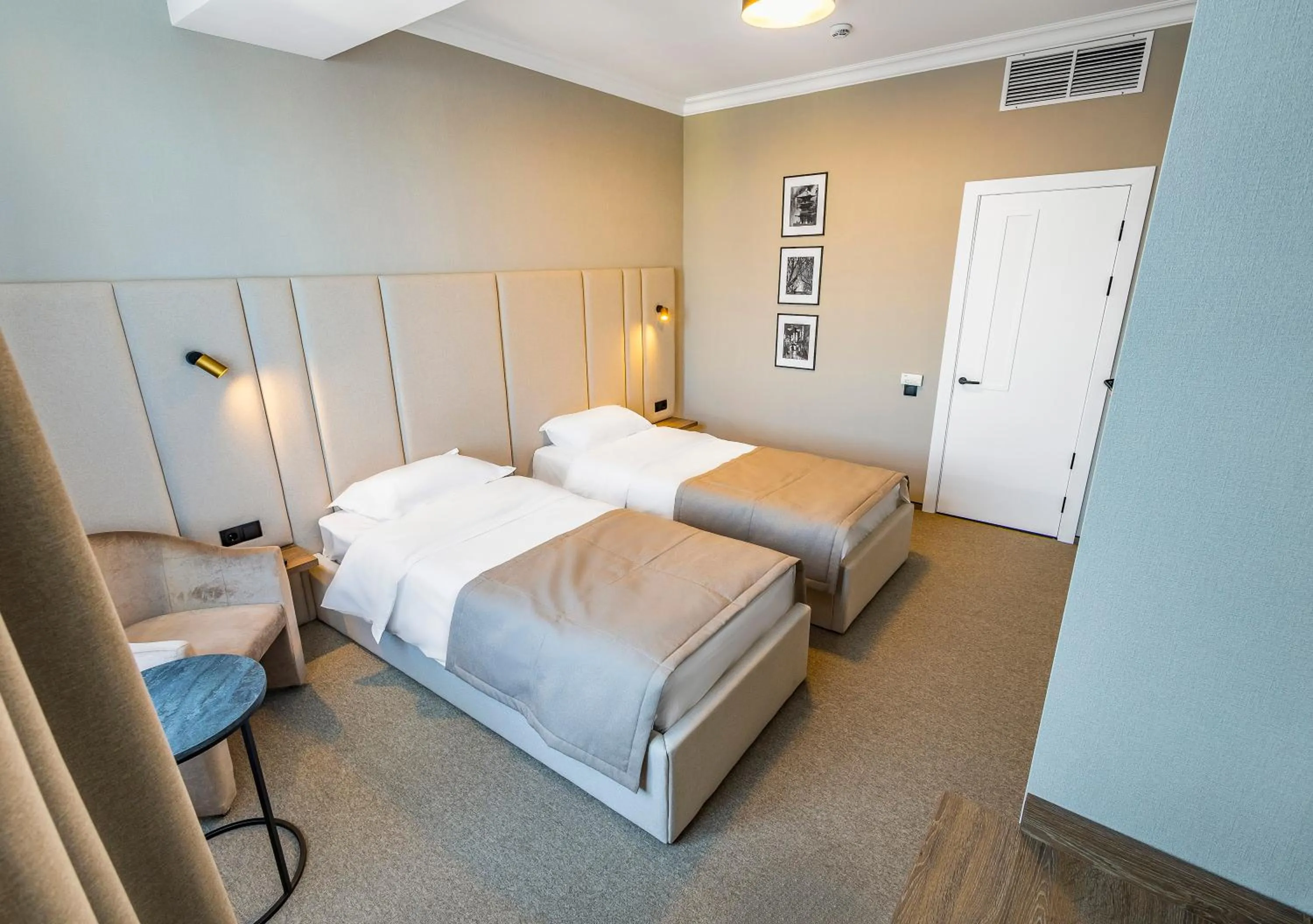 Bedroom, Bed in Regency Hotel