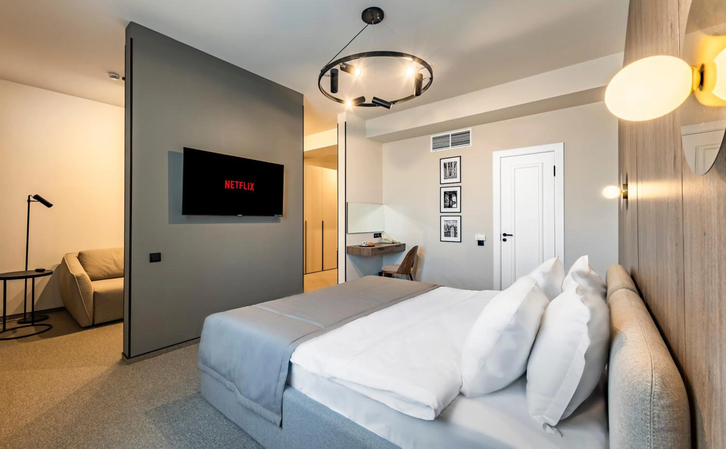 Bedroom, Bed in Regency Hotel