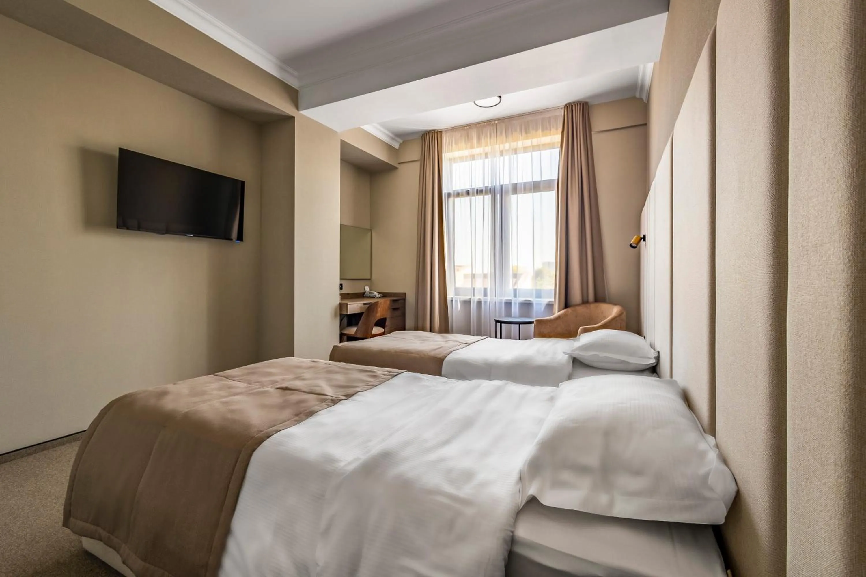 Bedroom, Bed in Regency Hotel