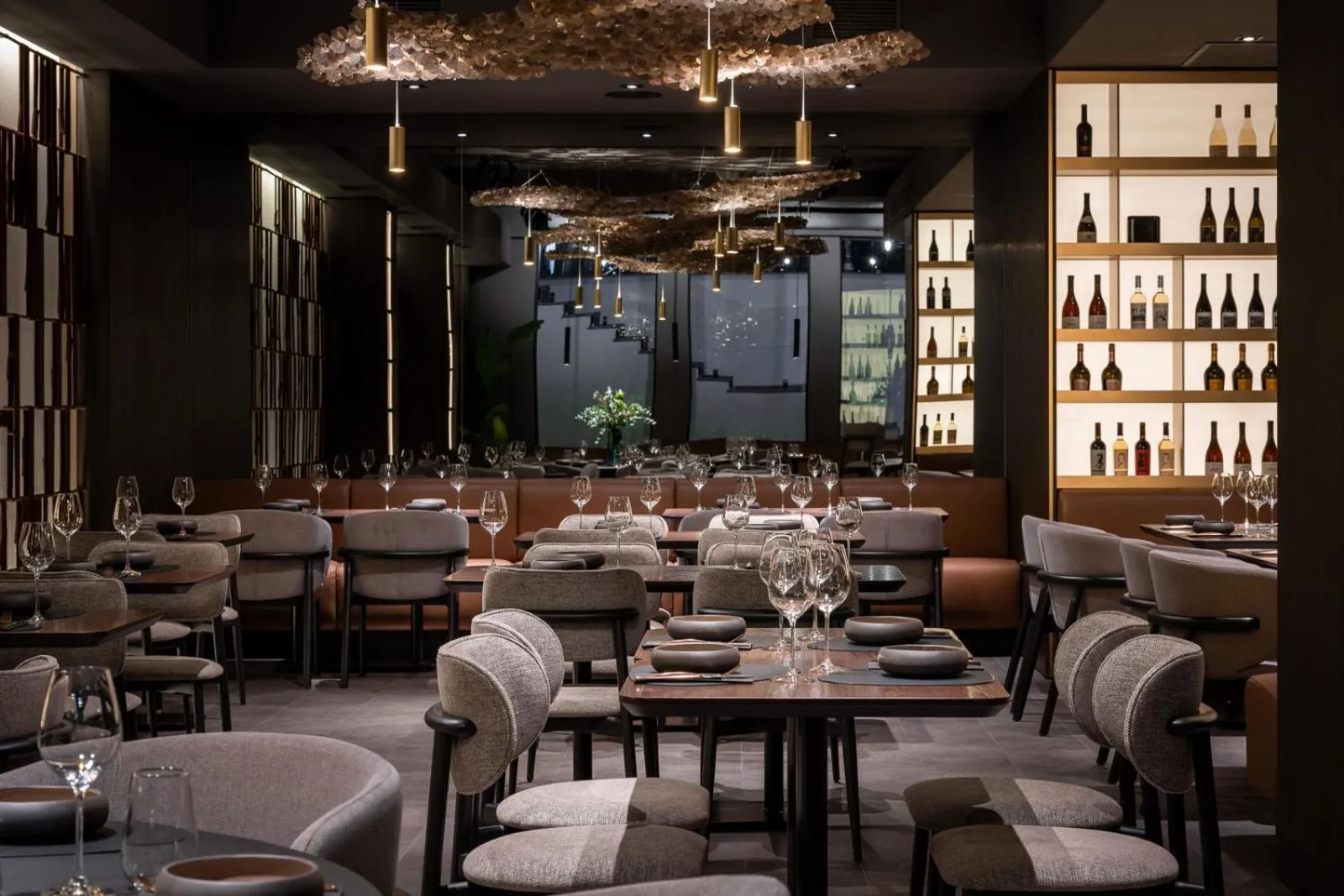 Restaurant/places to eat in Regency Hotel