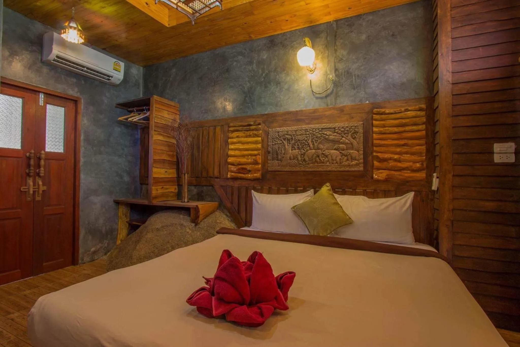 Photo of the whole room, Bed in Sea Rock Resort