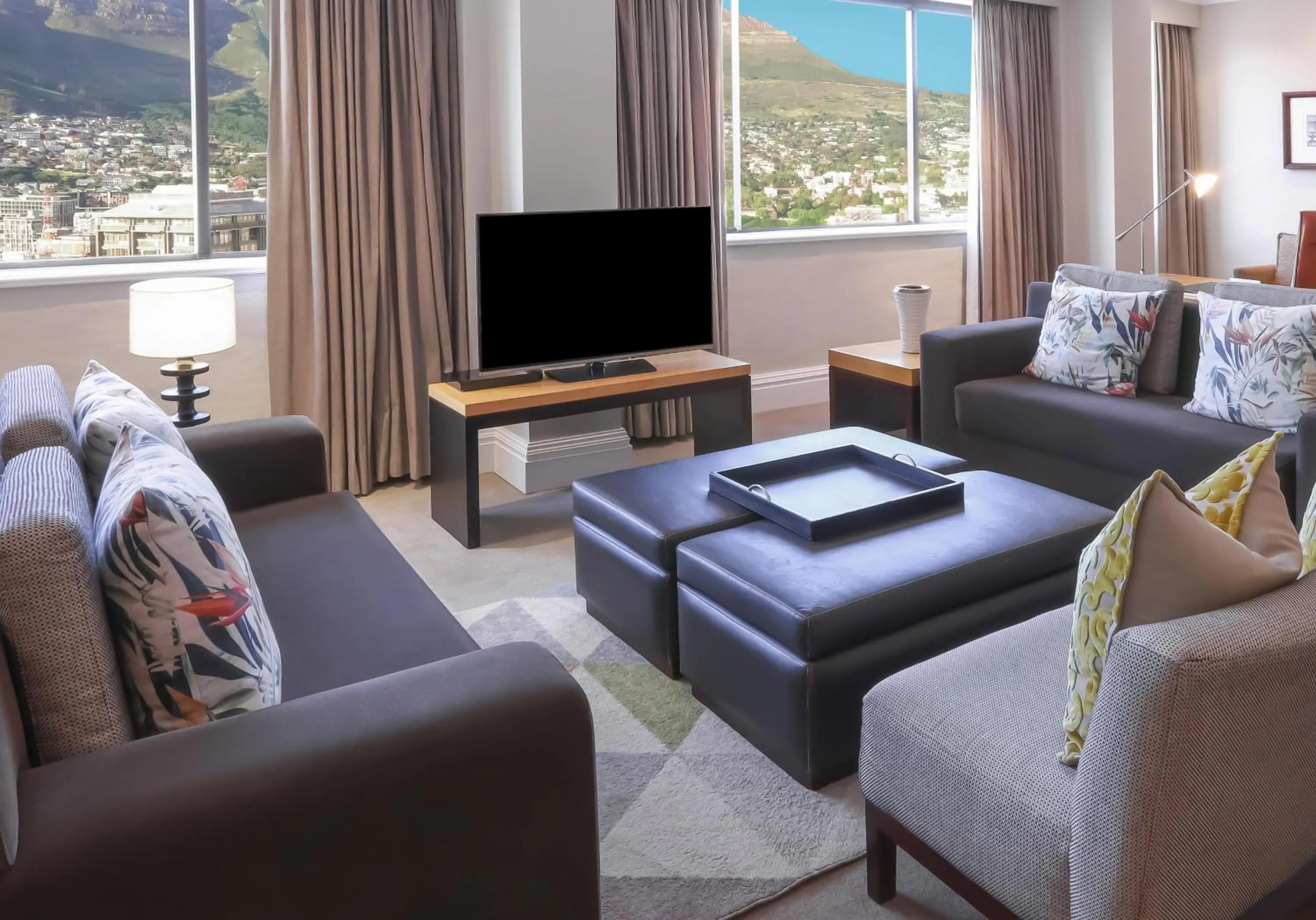 Lounge or bar in Southern Sun Cape Sun