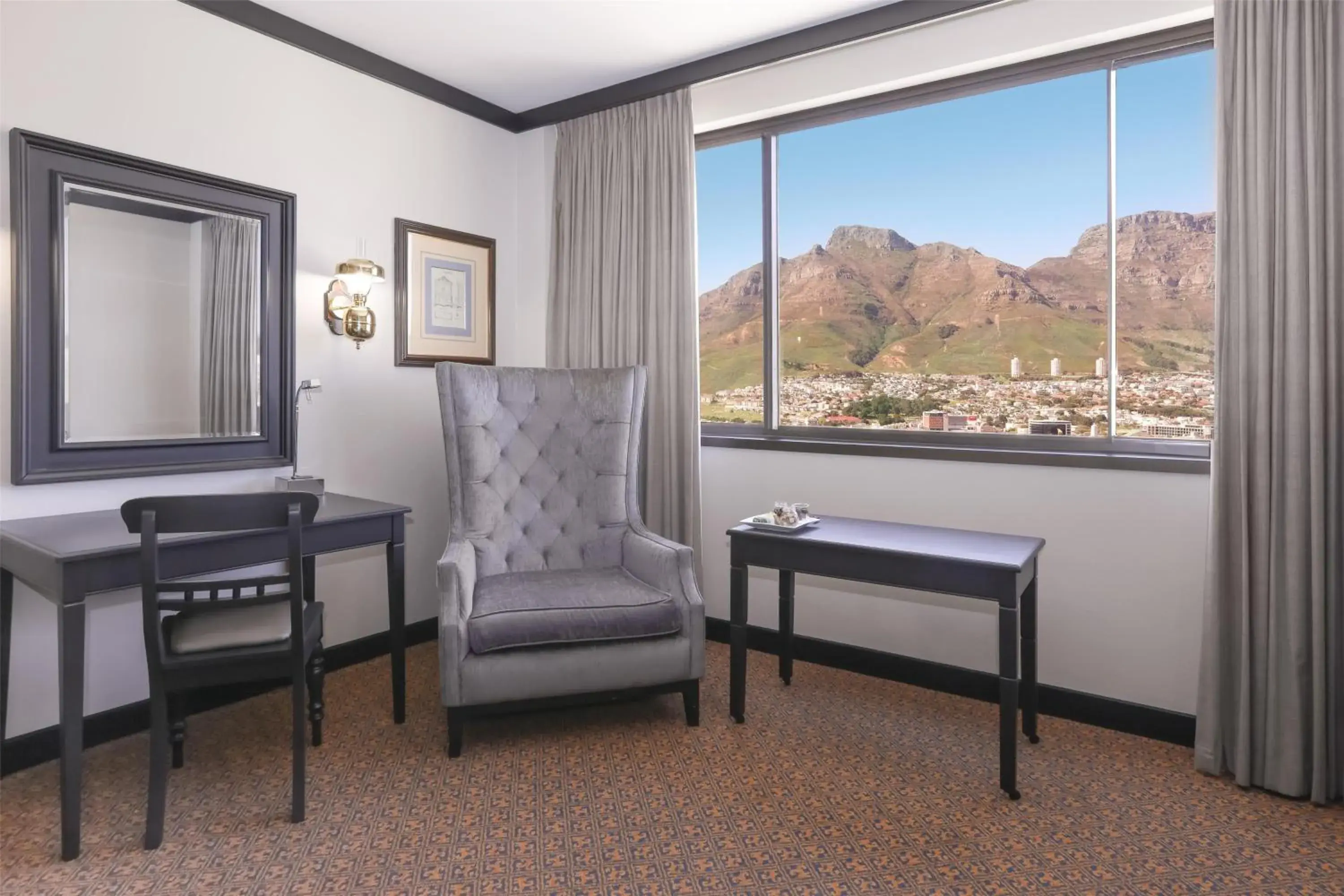 Standard King Room - Smoking in Southern Sun Cape Sun Standard King Room - Smoking in Southern Sun Cape Sun