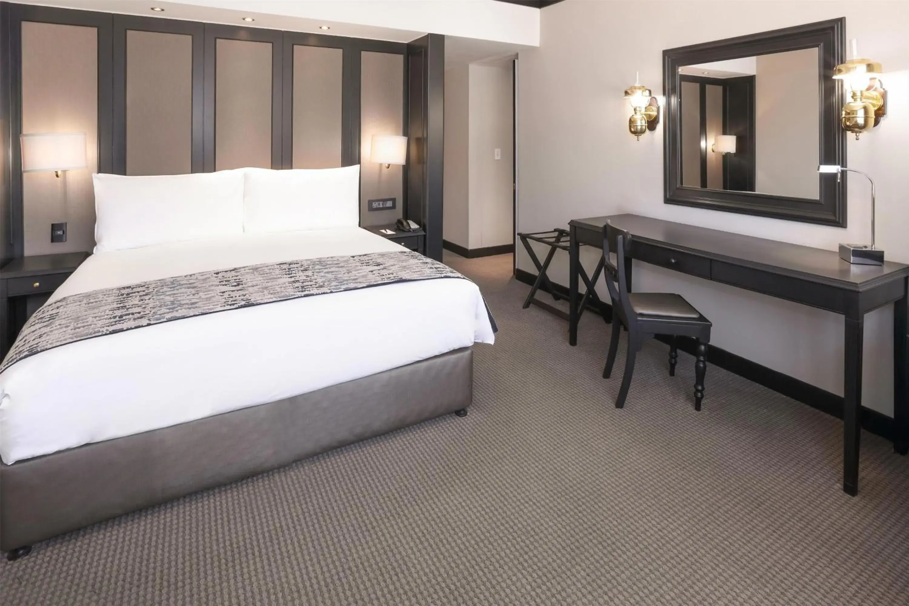 Suite - Smoking in Southern Sun Cape Sun Suite - Smoking in Southern Sun Cape Sun