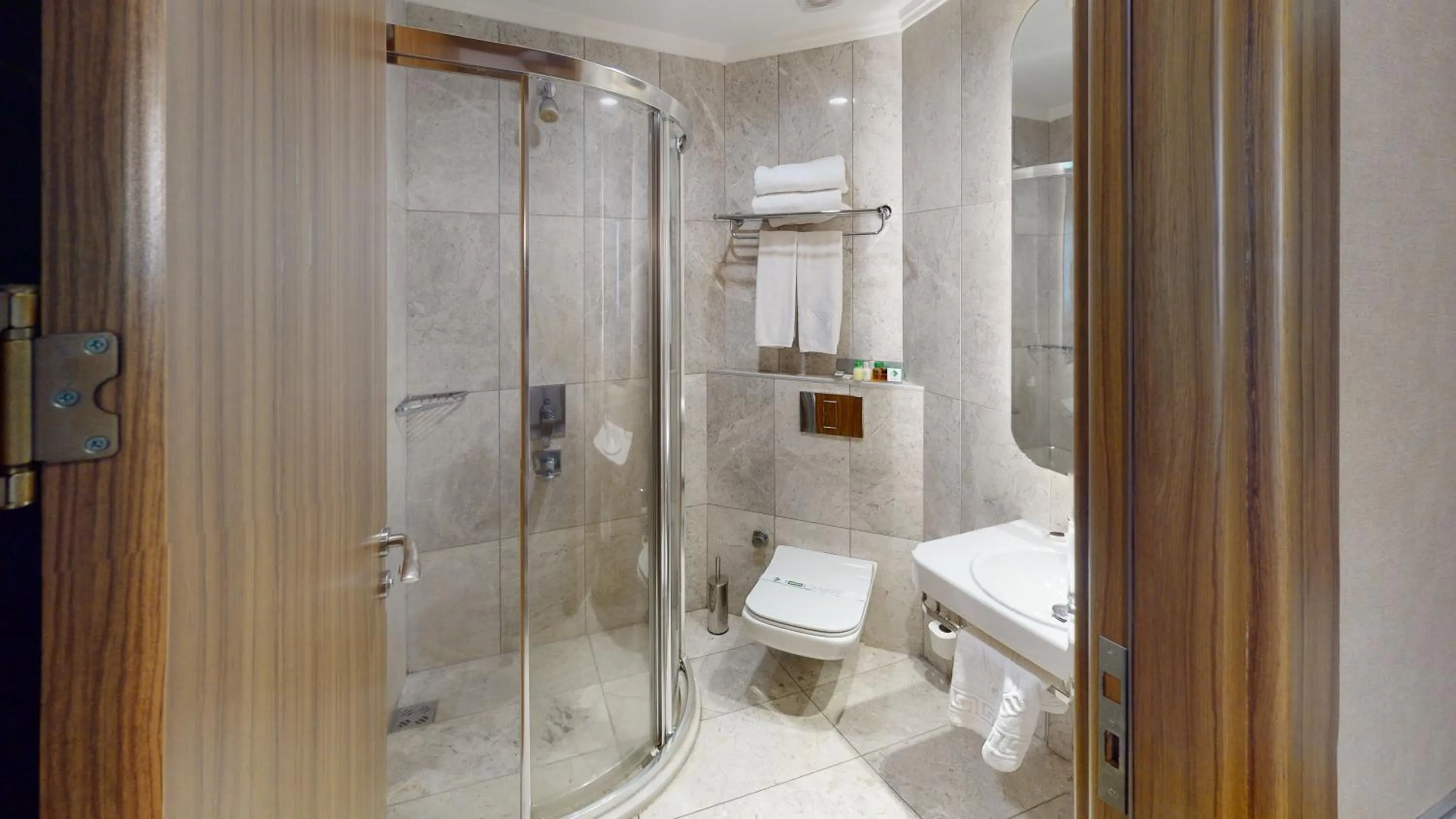 Shower in Mimi Hotel Ankara