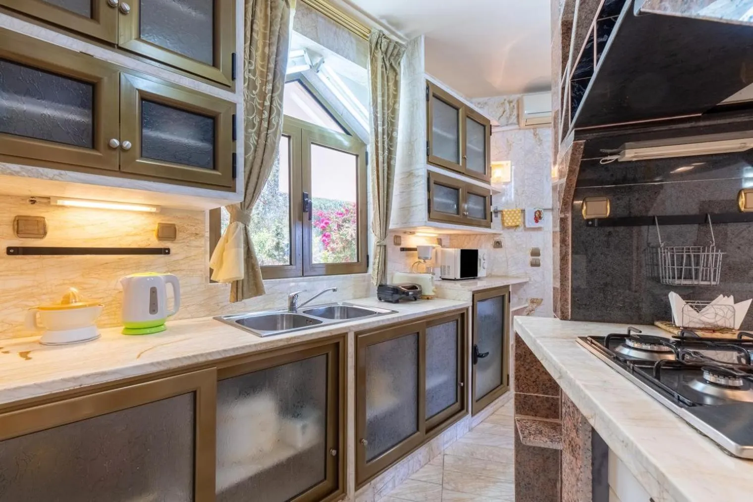 Coffee/tea facilities in Paco's Resort Holiday Flats