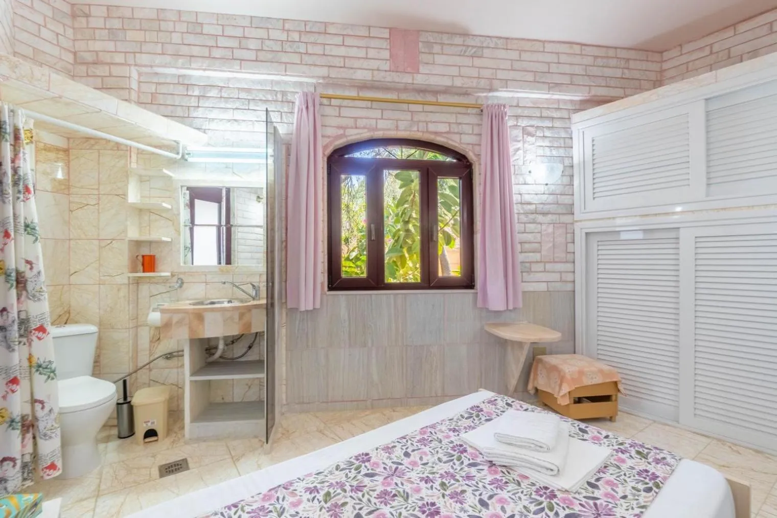 Toilet in Paco's Resort Holiday Flats