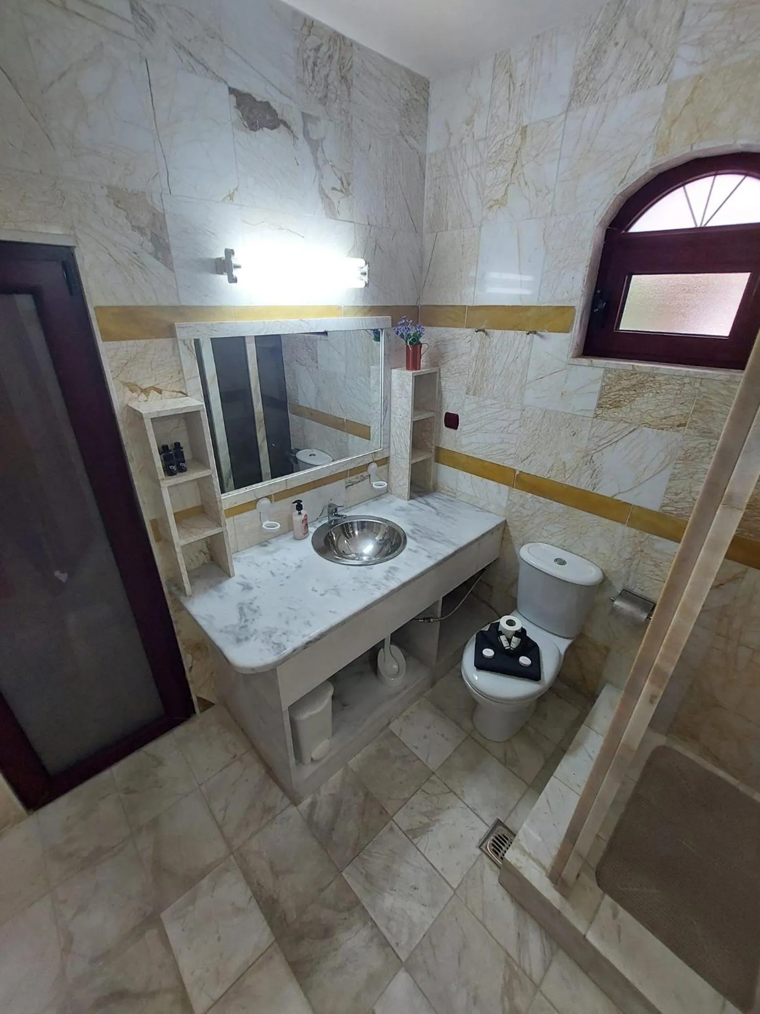 Shower in Paco's Resort Holiday Flats