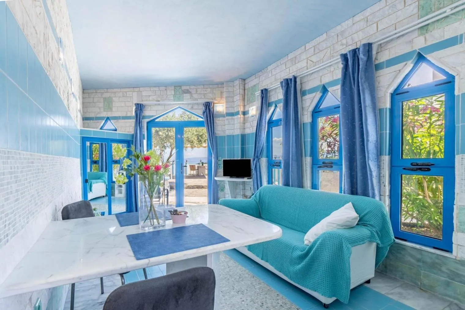 Bed in Paco's Resort Holiday Flats