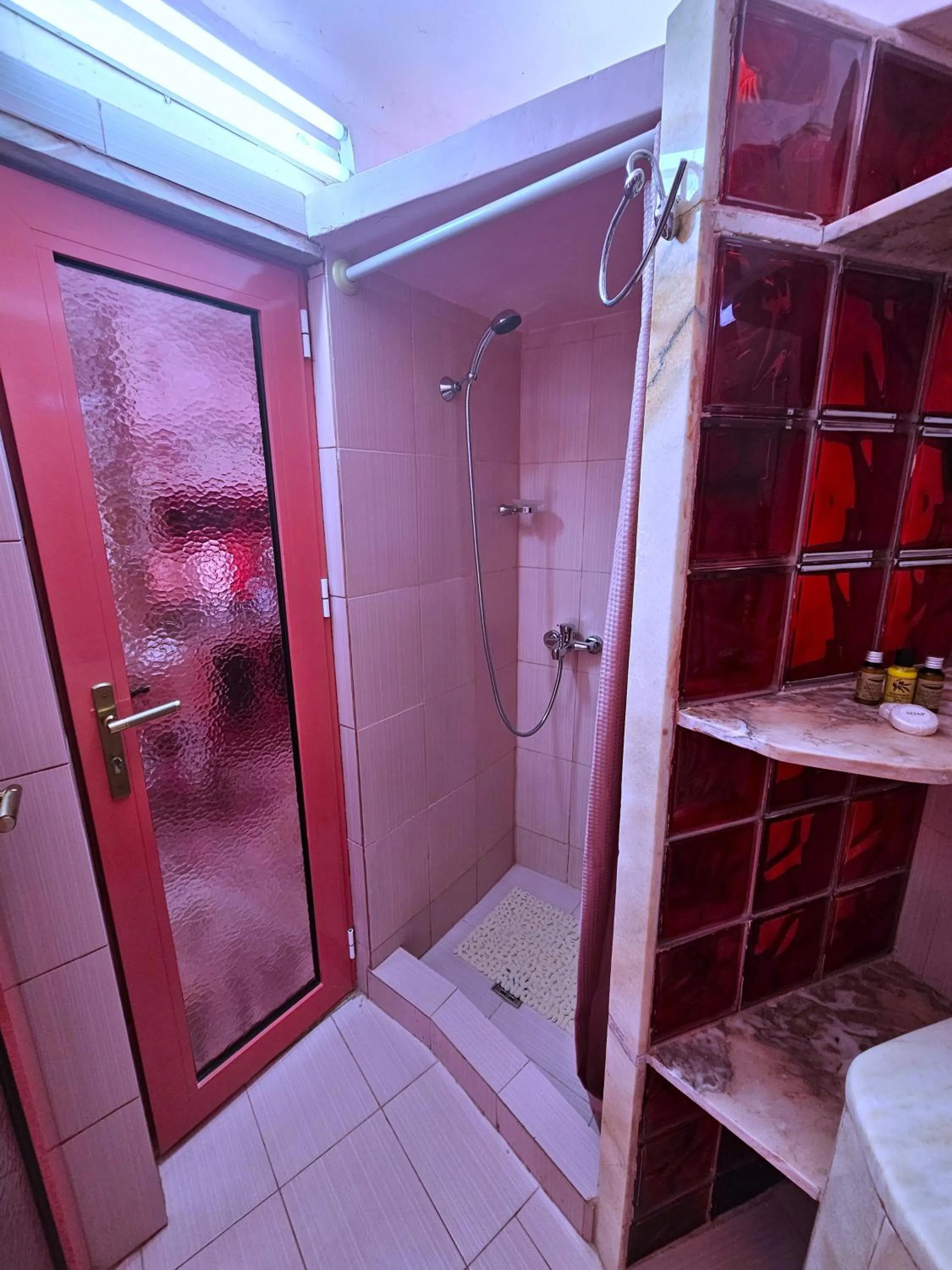 Toilet in Paco's Resort Holiday Flats