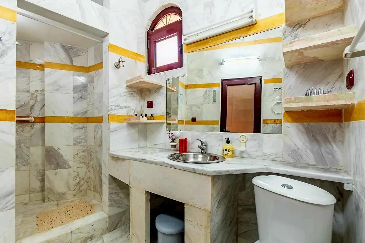 Shower in Paco's Resort Holiday Flats