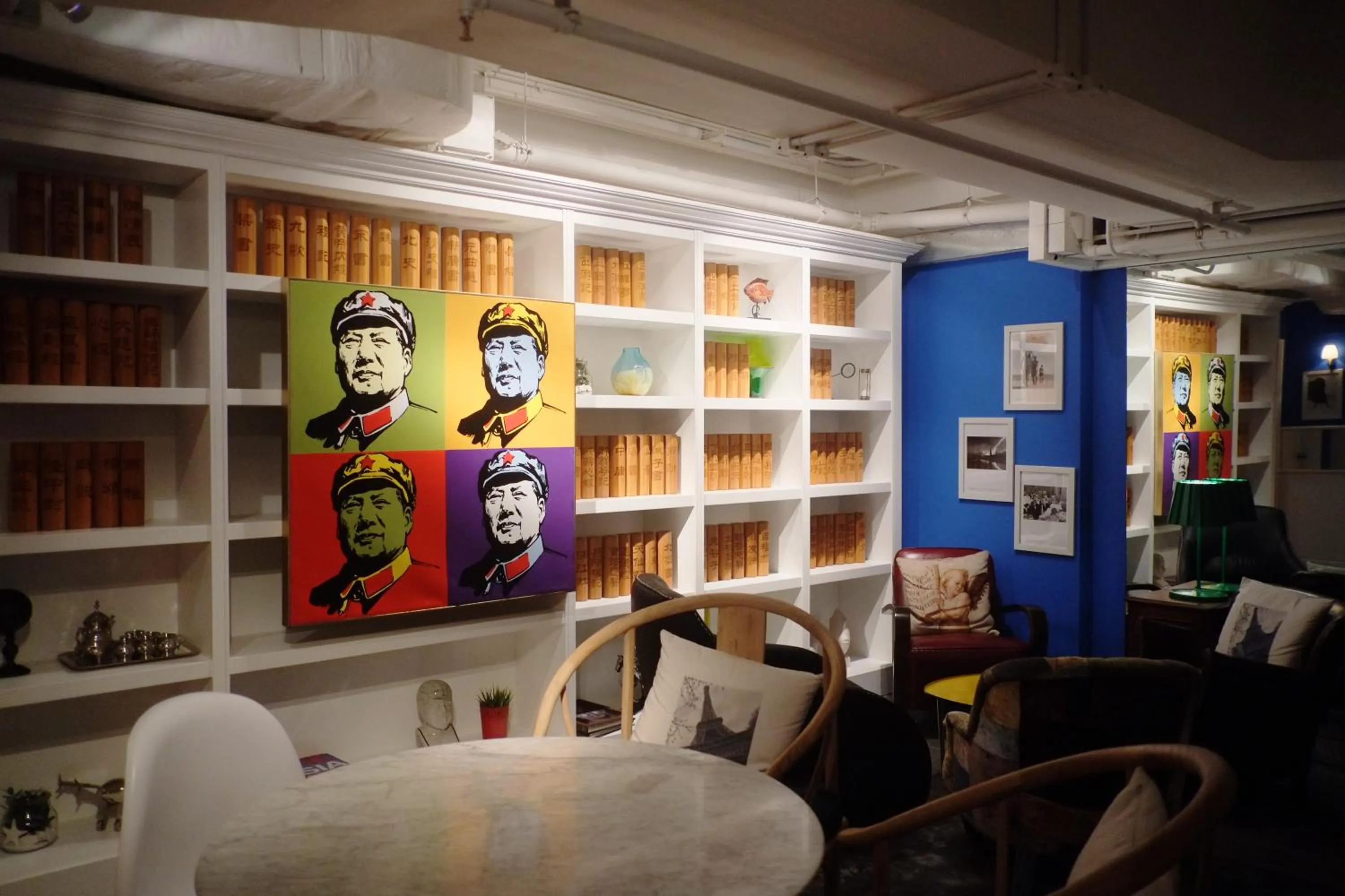 Communal lounge/ TV room in Mini Hotel Causeway Bay