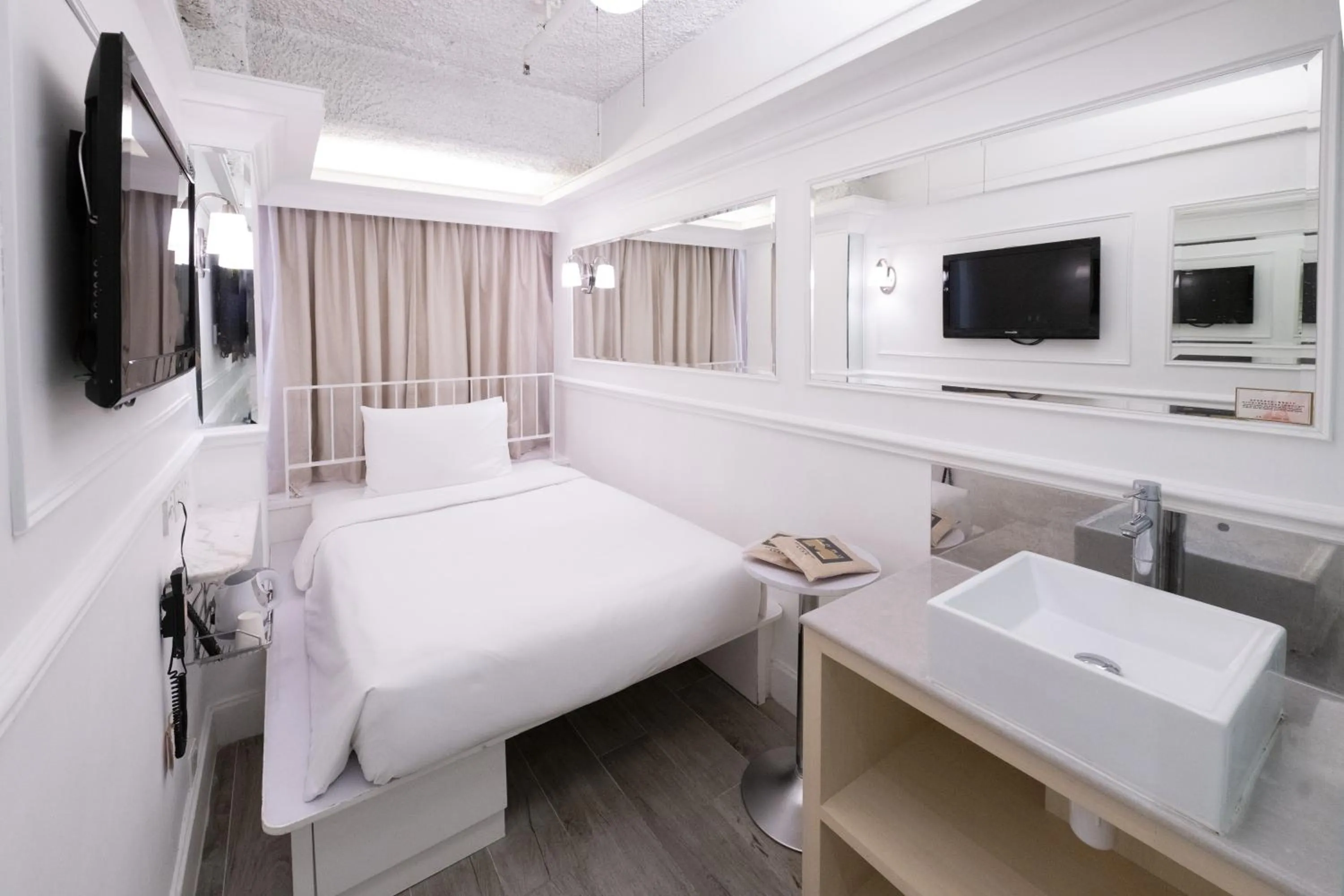 Bed in Mini Hotel Causeway Bay