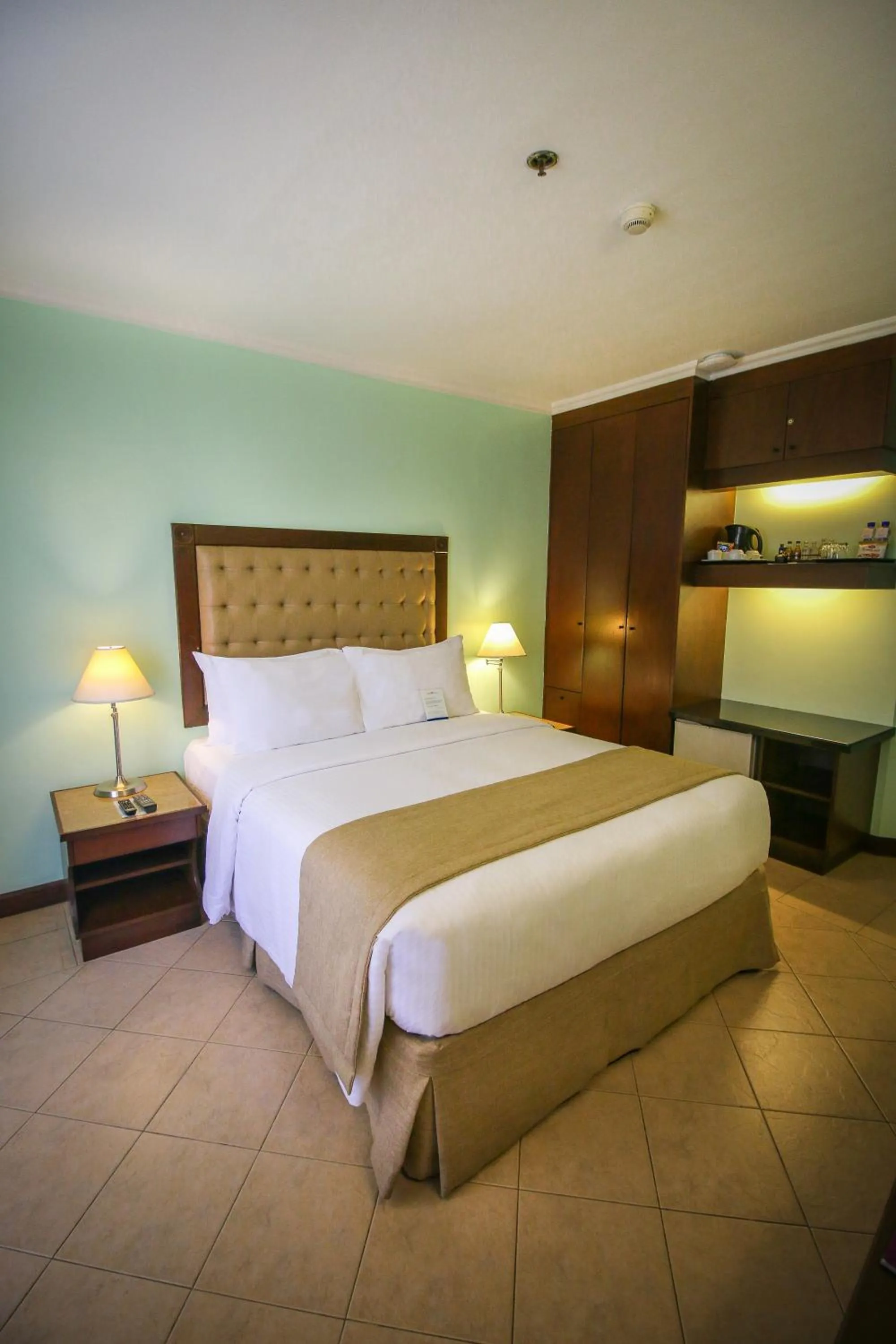 Bedroom, Bed in Royal Bellagio Hotel