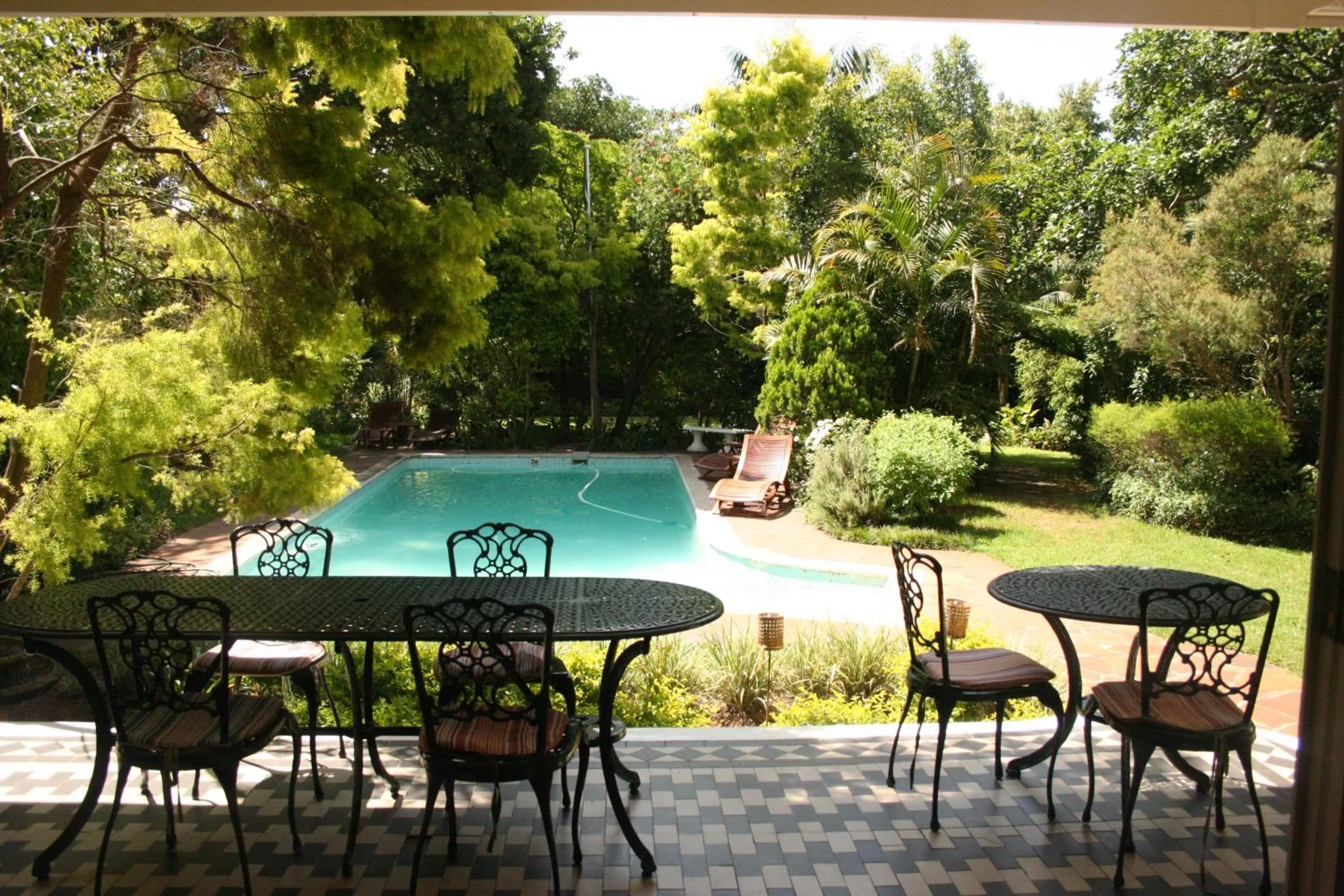 Summer in Hacklewood Hill Country House