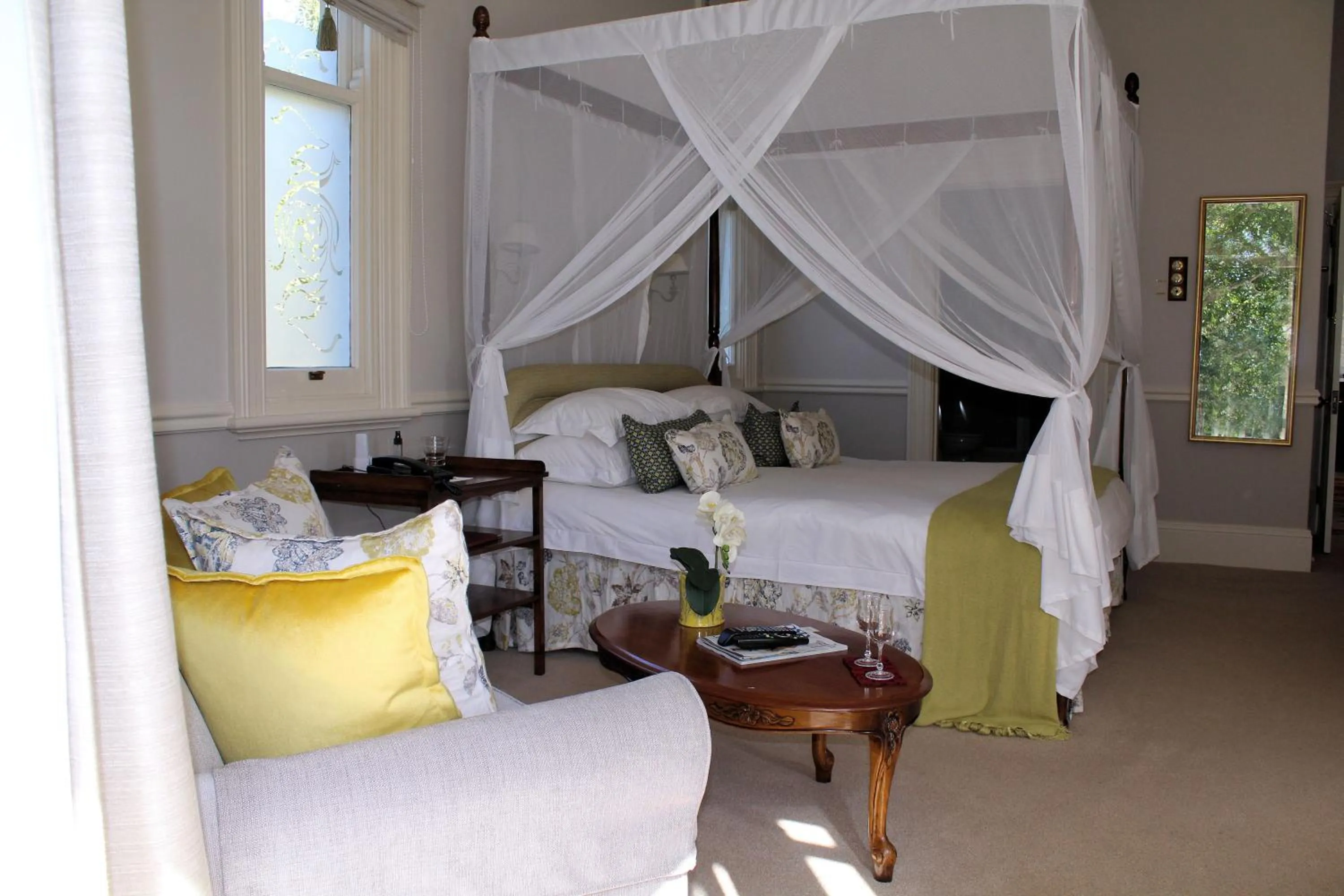 Bedroom, Bed in Hacklewood Hill Country House