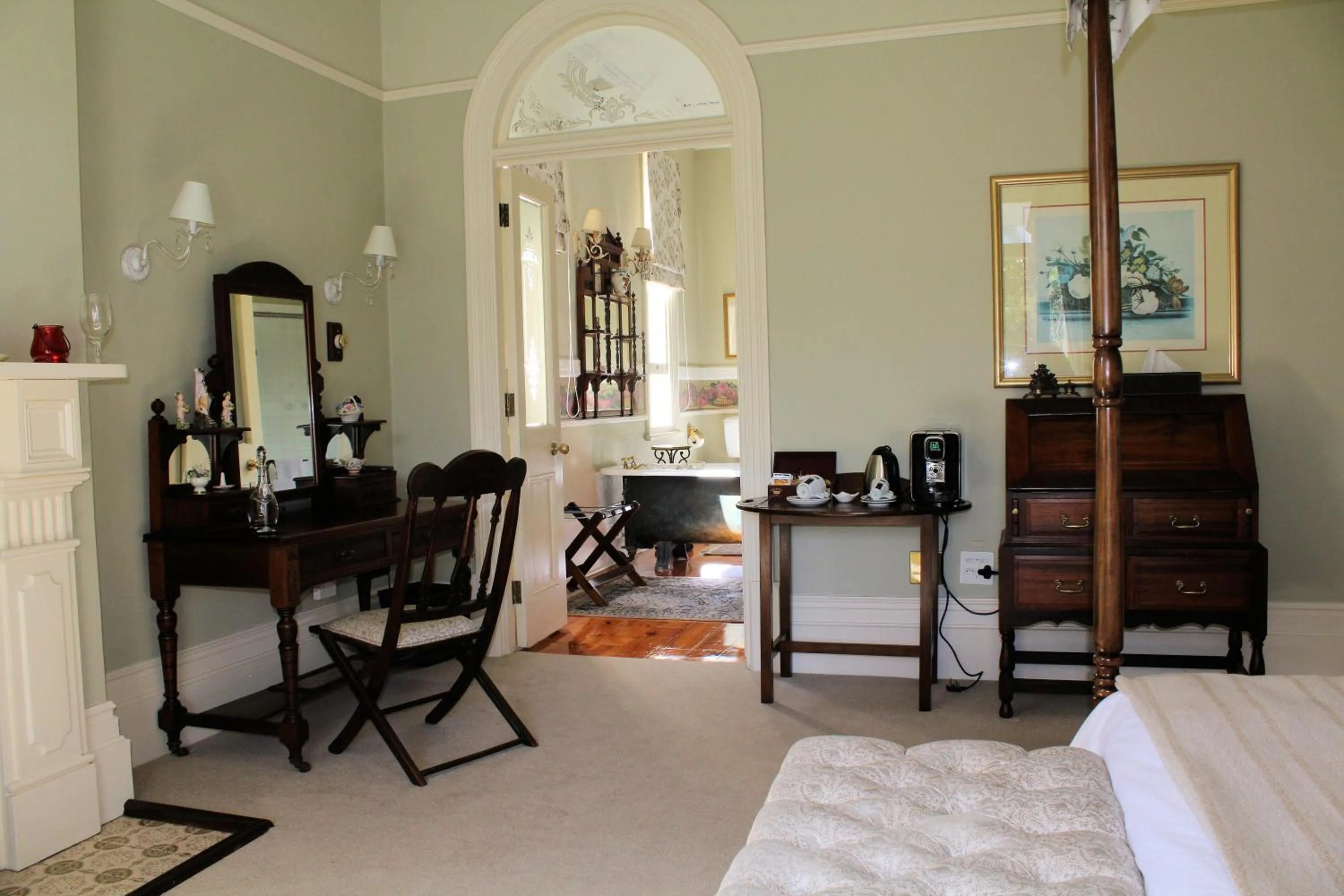 Bedroom in Hacklewood Hill Country House