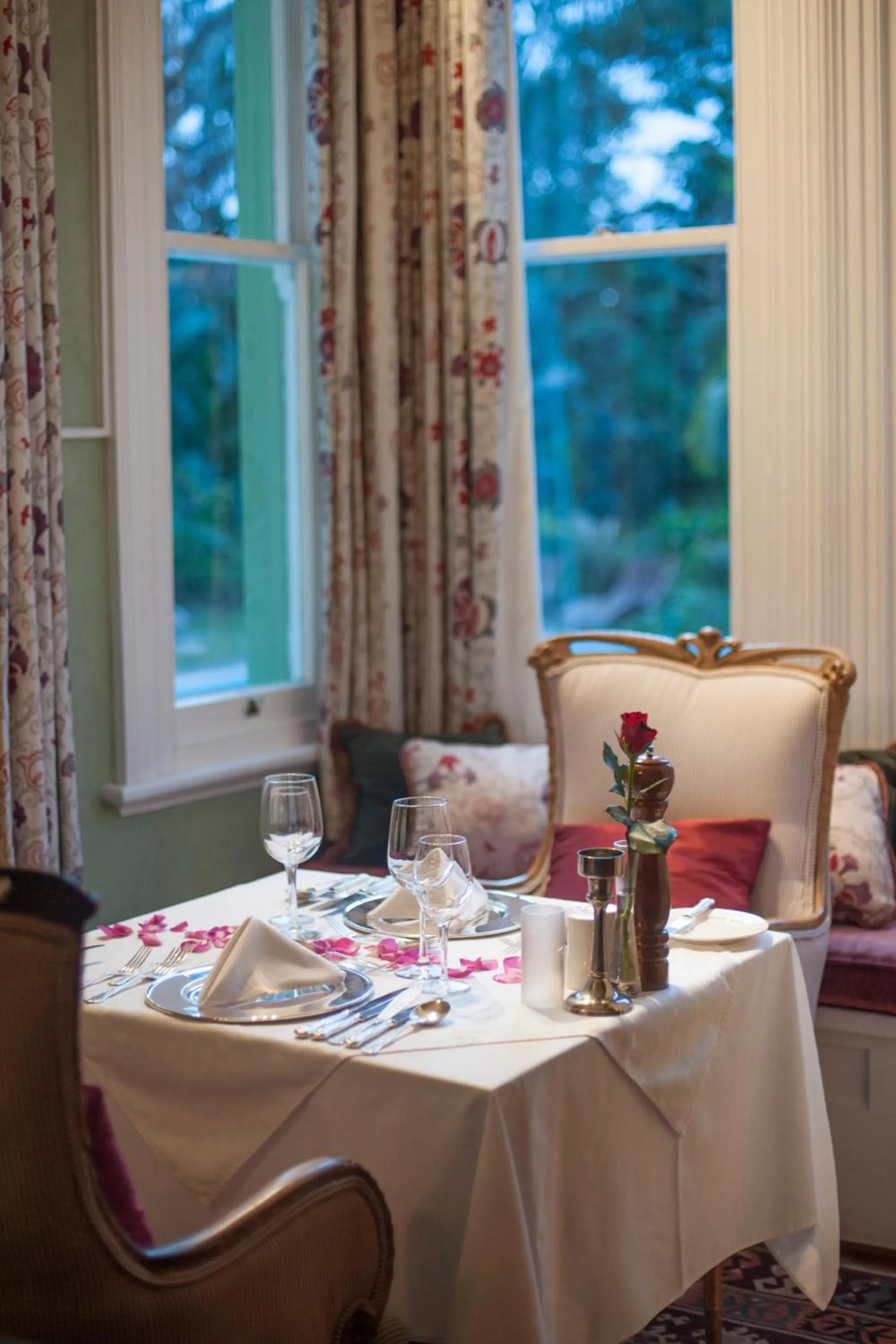 Dining area in Hacklewood Hill Country House