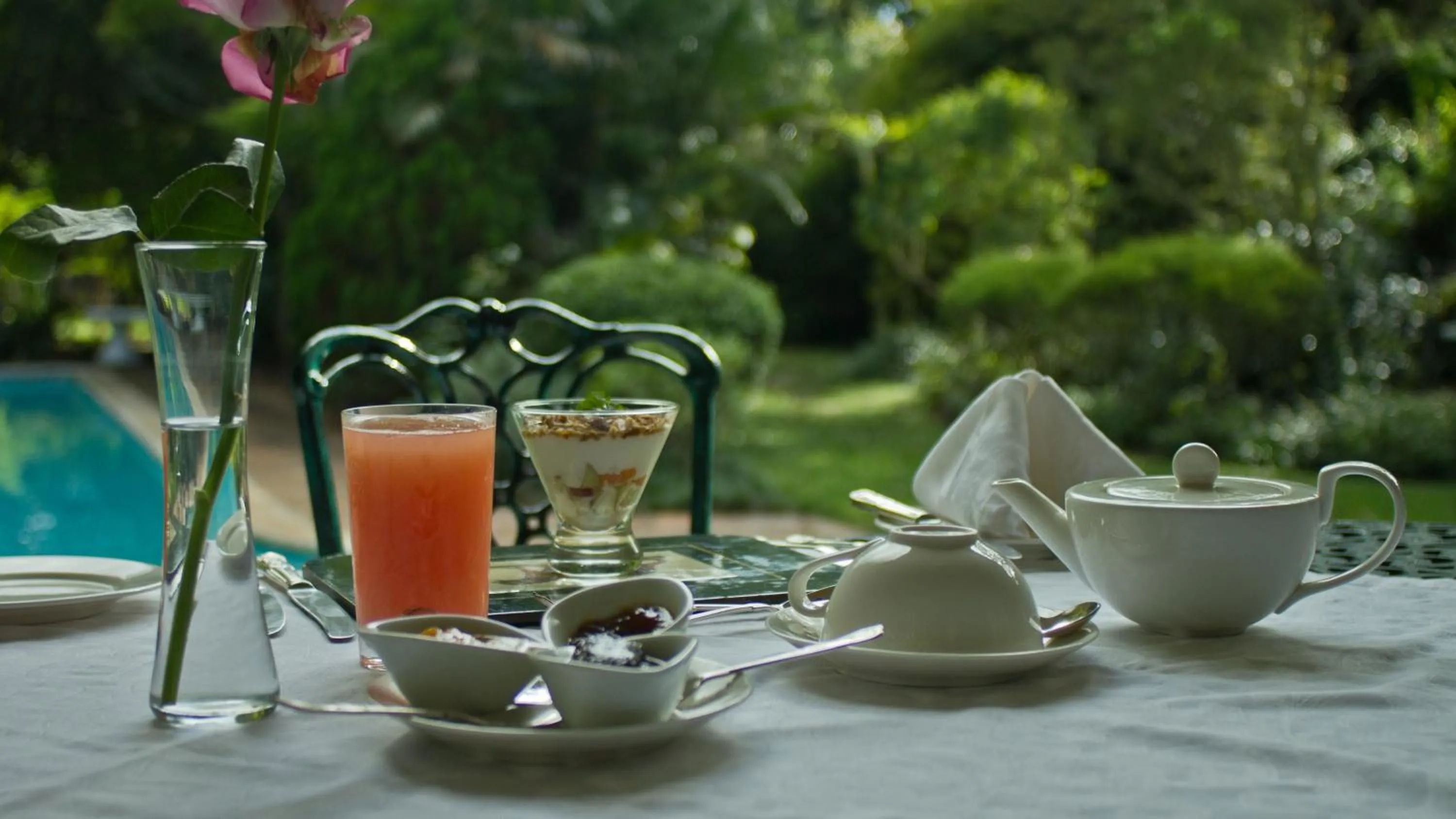 Summer in Hacklewood Hill Country House