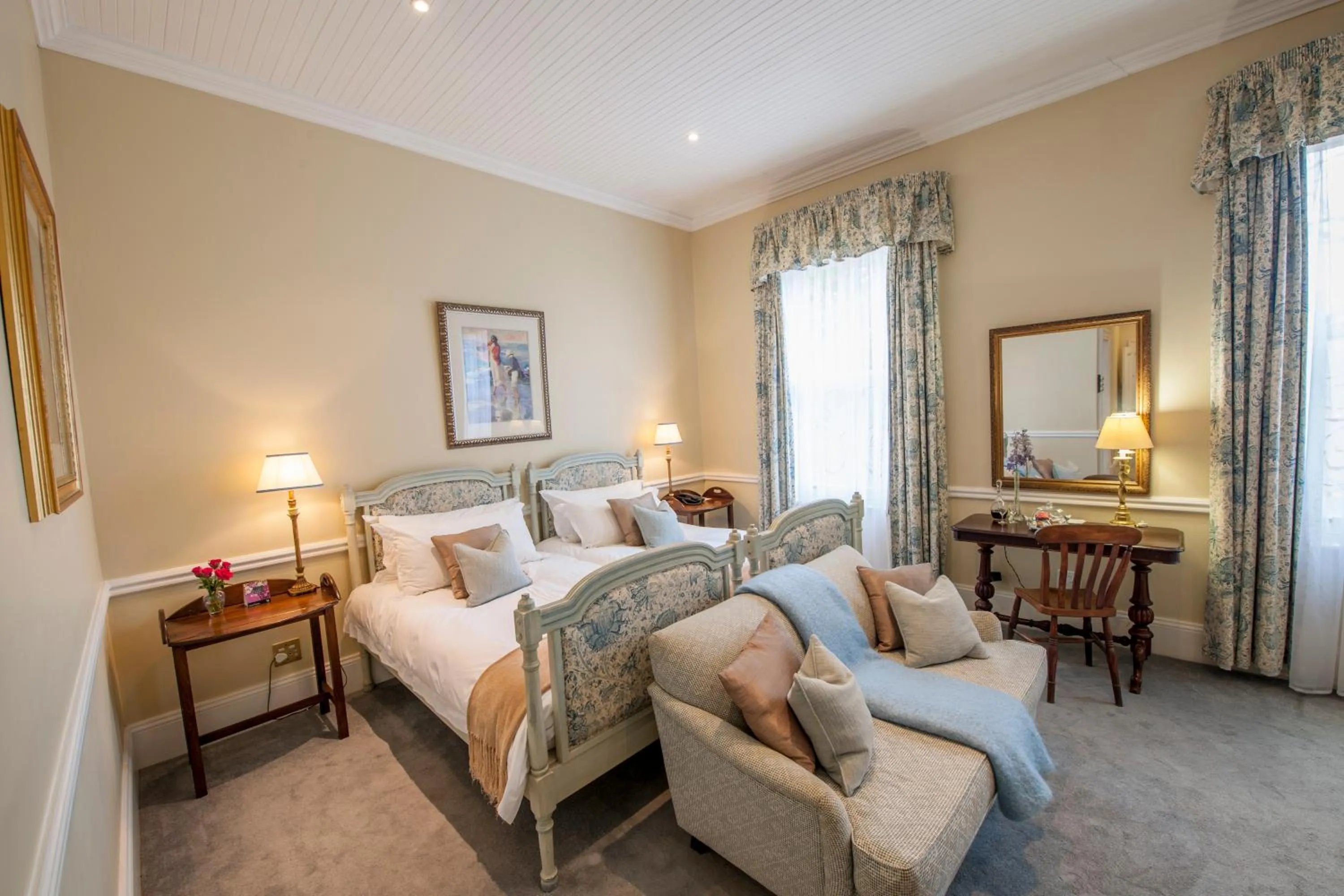 Bedroom, Bed in Hacklewood Hill Country House