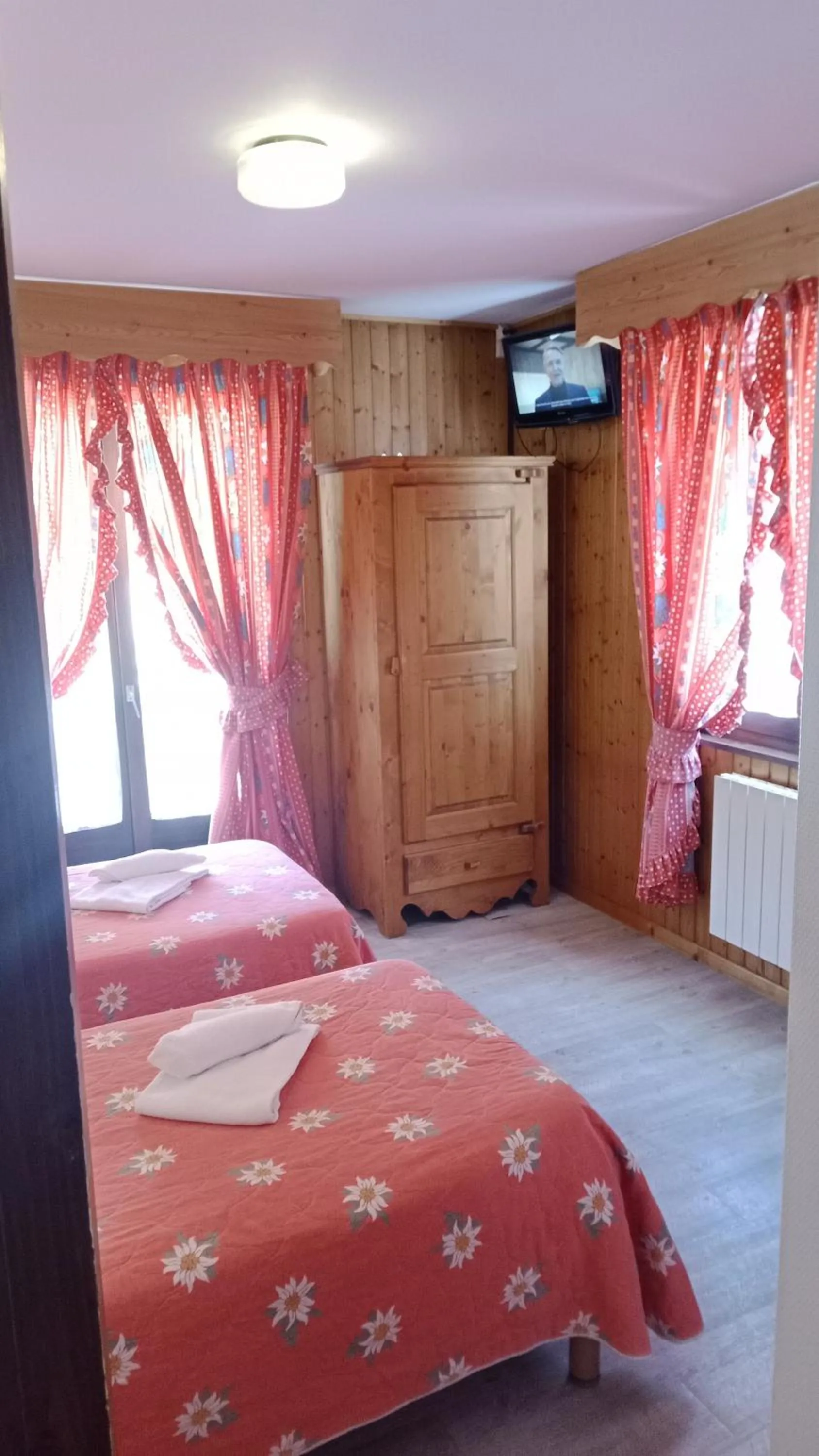 Bedroom, Bed in Hôtel Le Mont Jorat