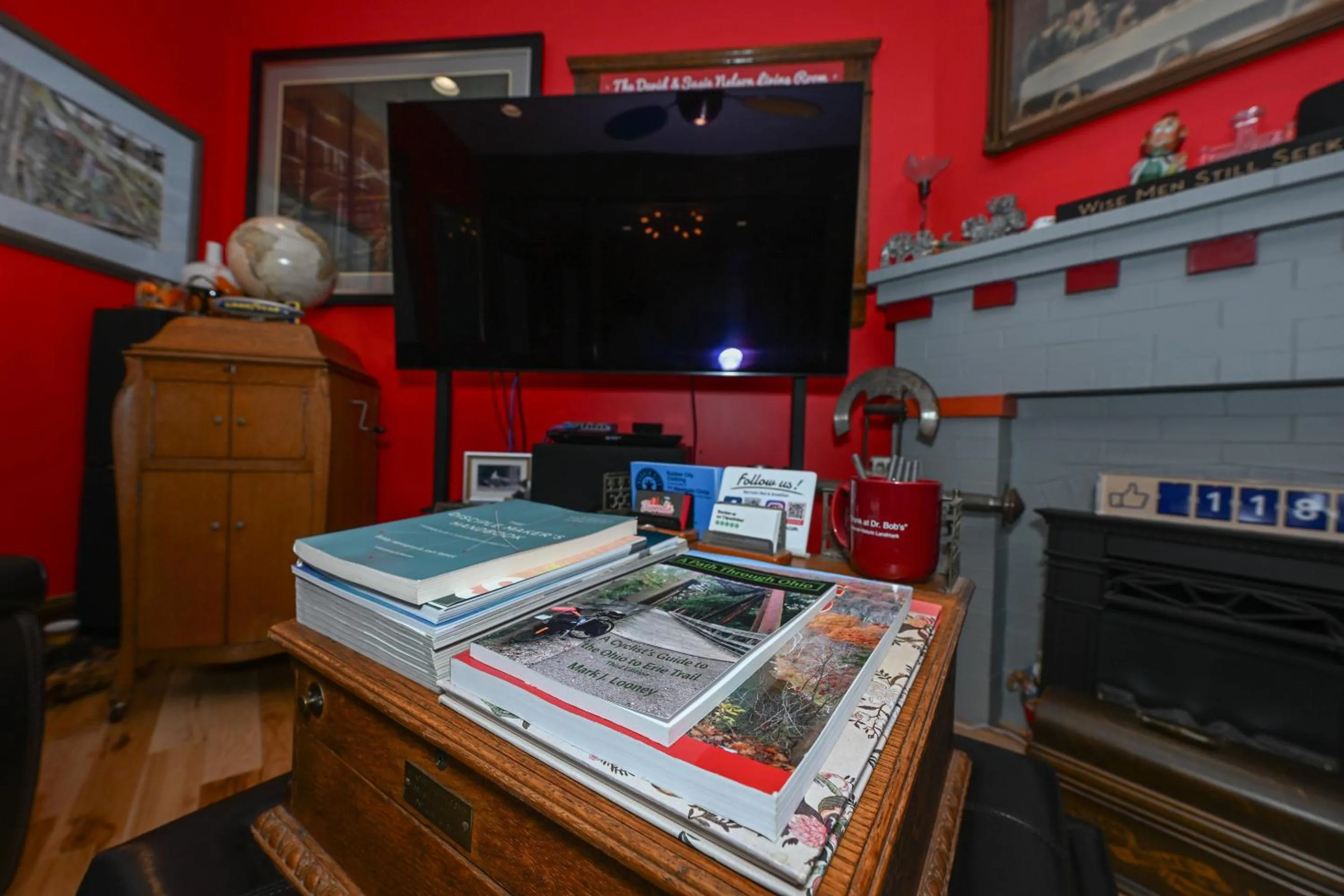 Communal lounge/ TV room in Berrodin Bed & Breakfast