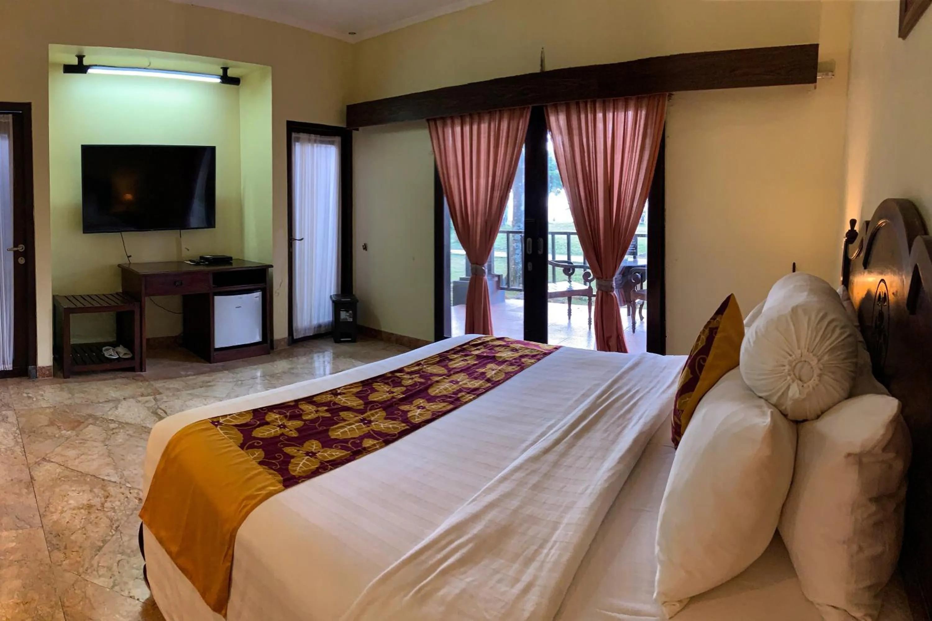 Bedroom, Bed in Beach Rock Resort Belitung