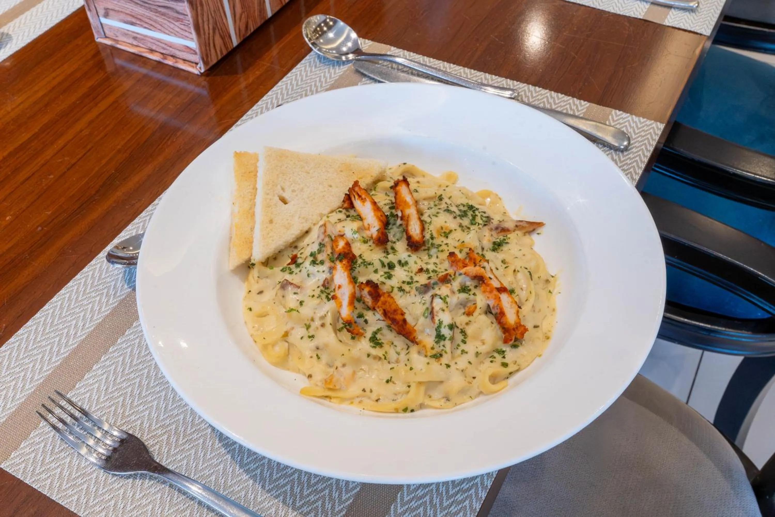 Restaurant/places to eat in Continent Sumou Hotel Al Khobar