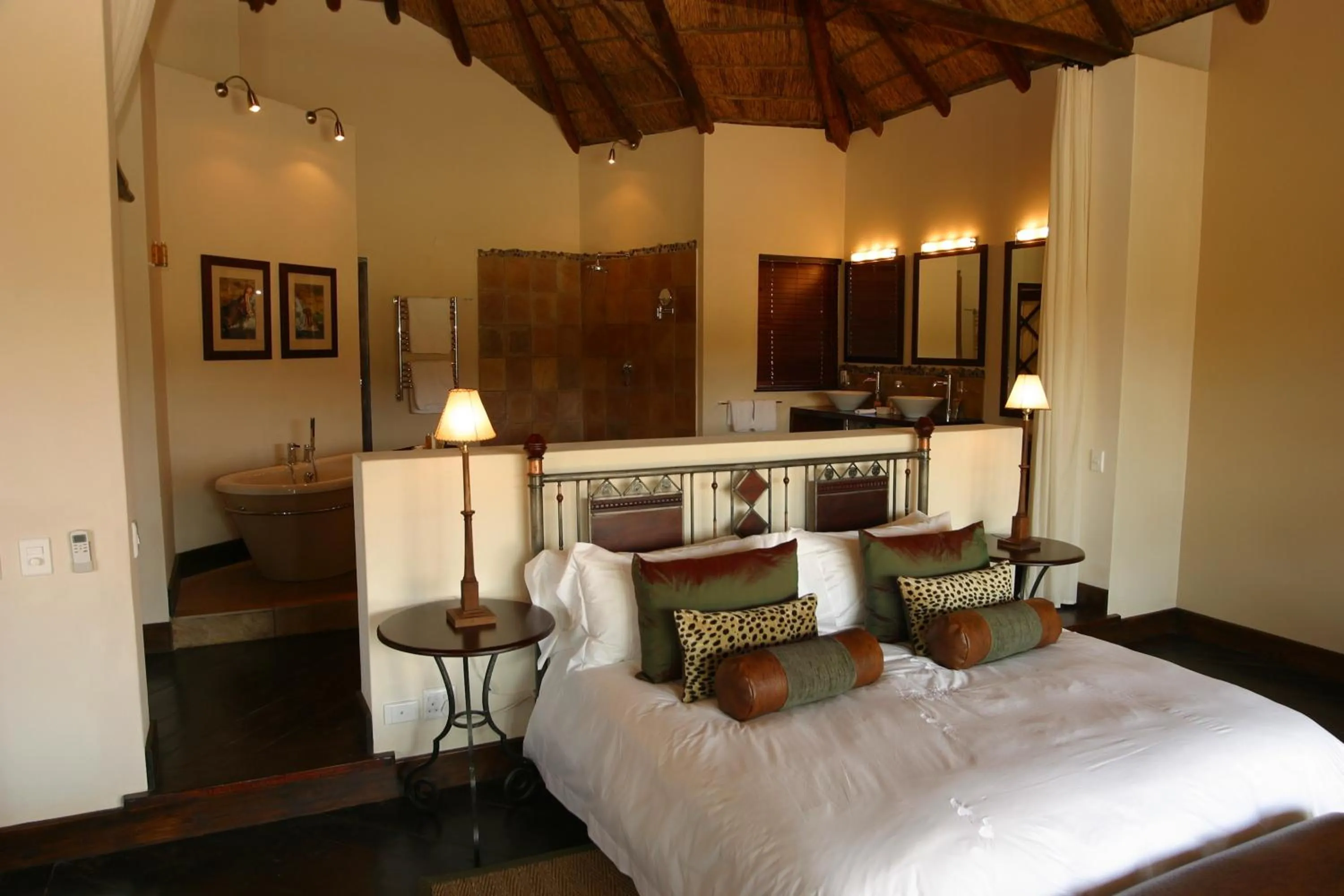 Bedroom, Bed in Pumba Private Game Reserve