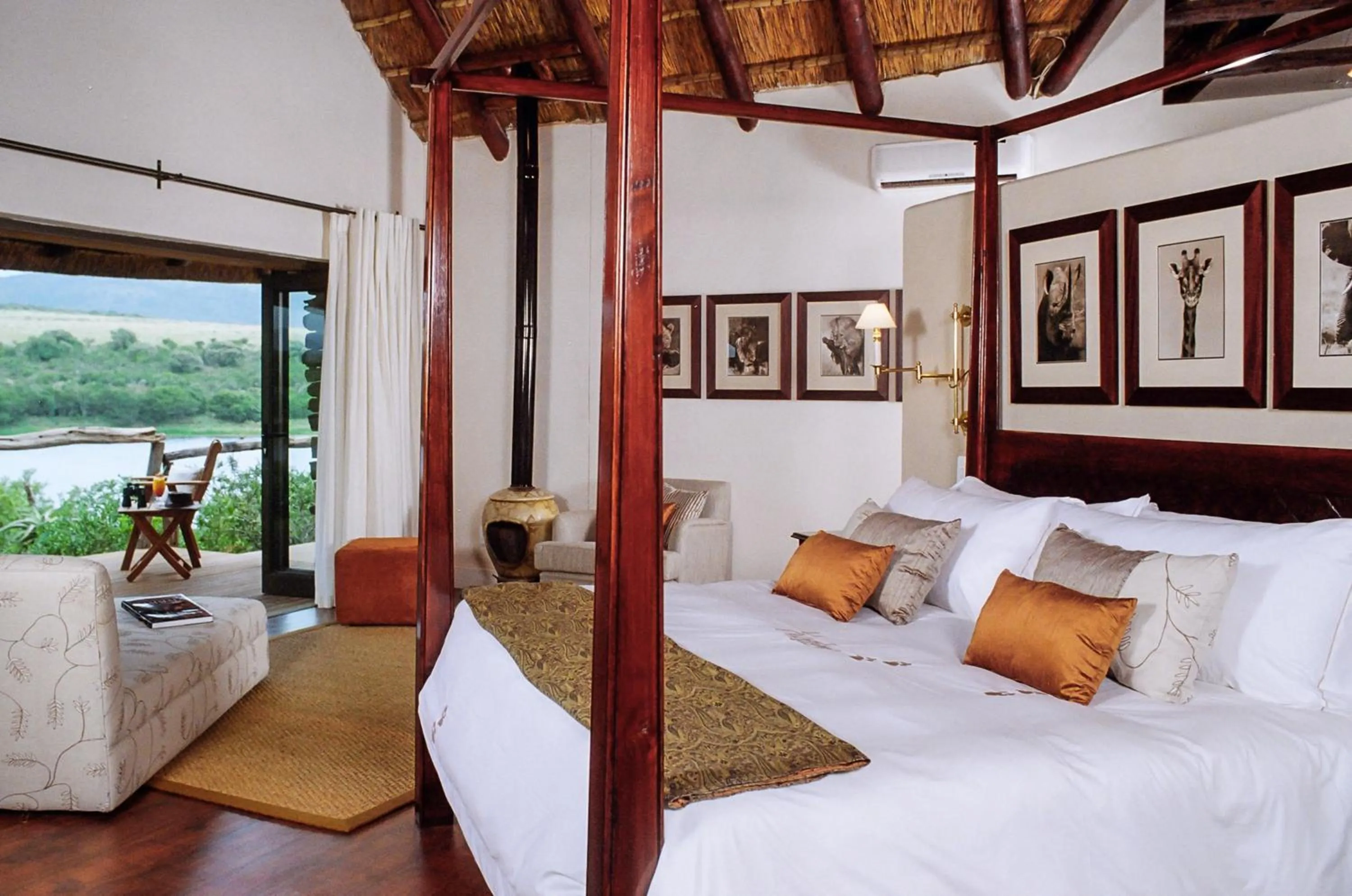 Bed in Pumba Private Game Reserve