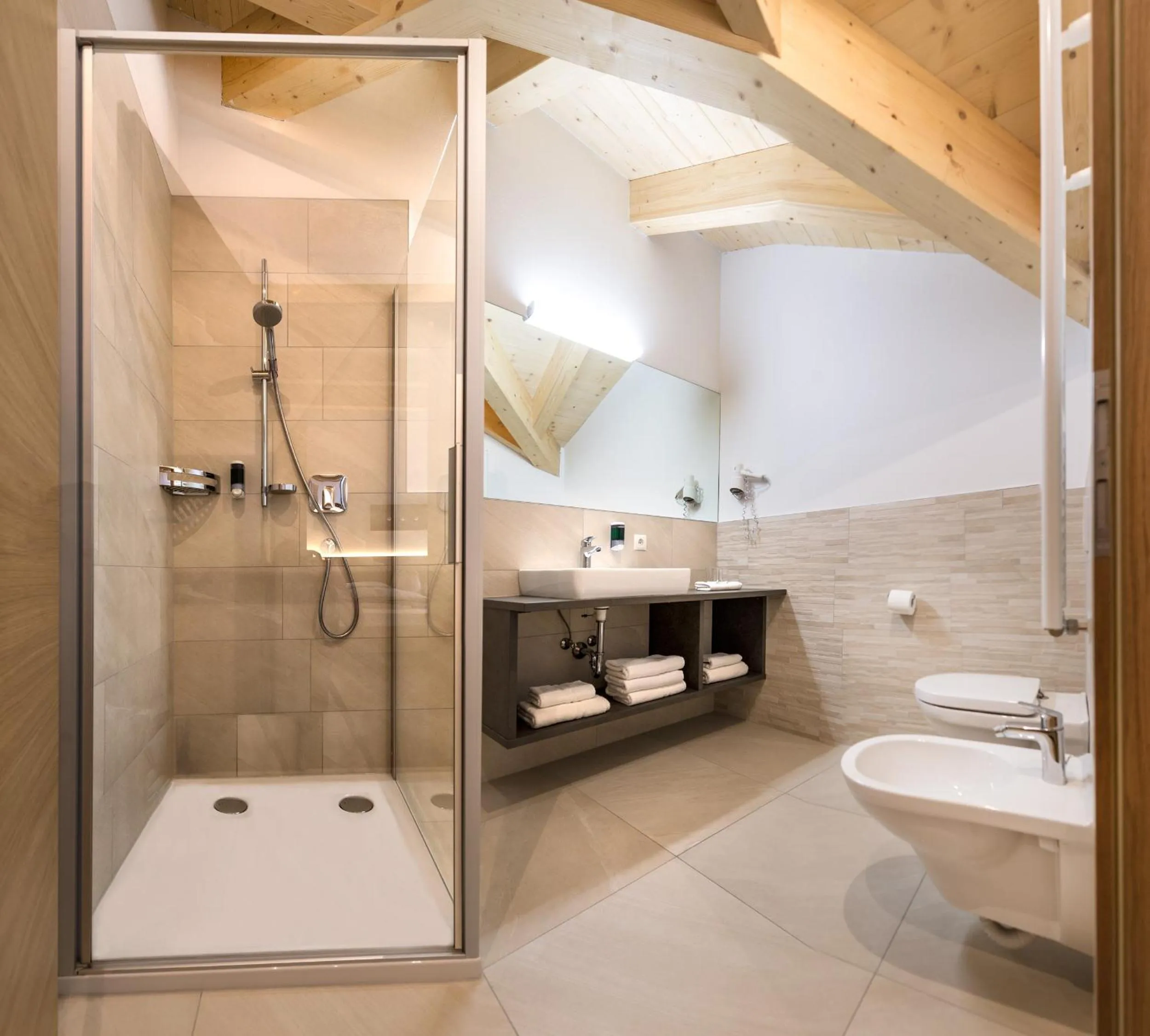 Shower in Hotel Gasthaus Post