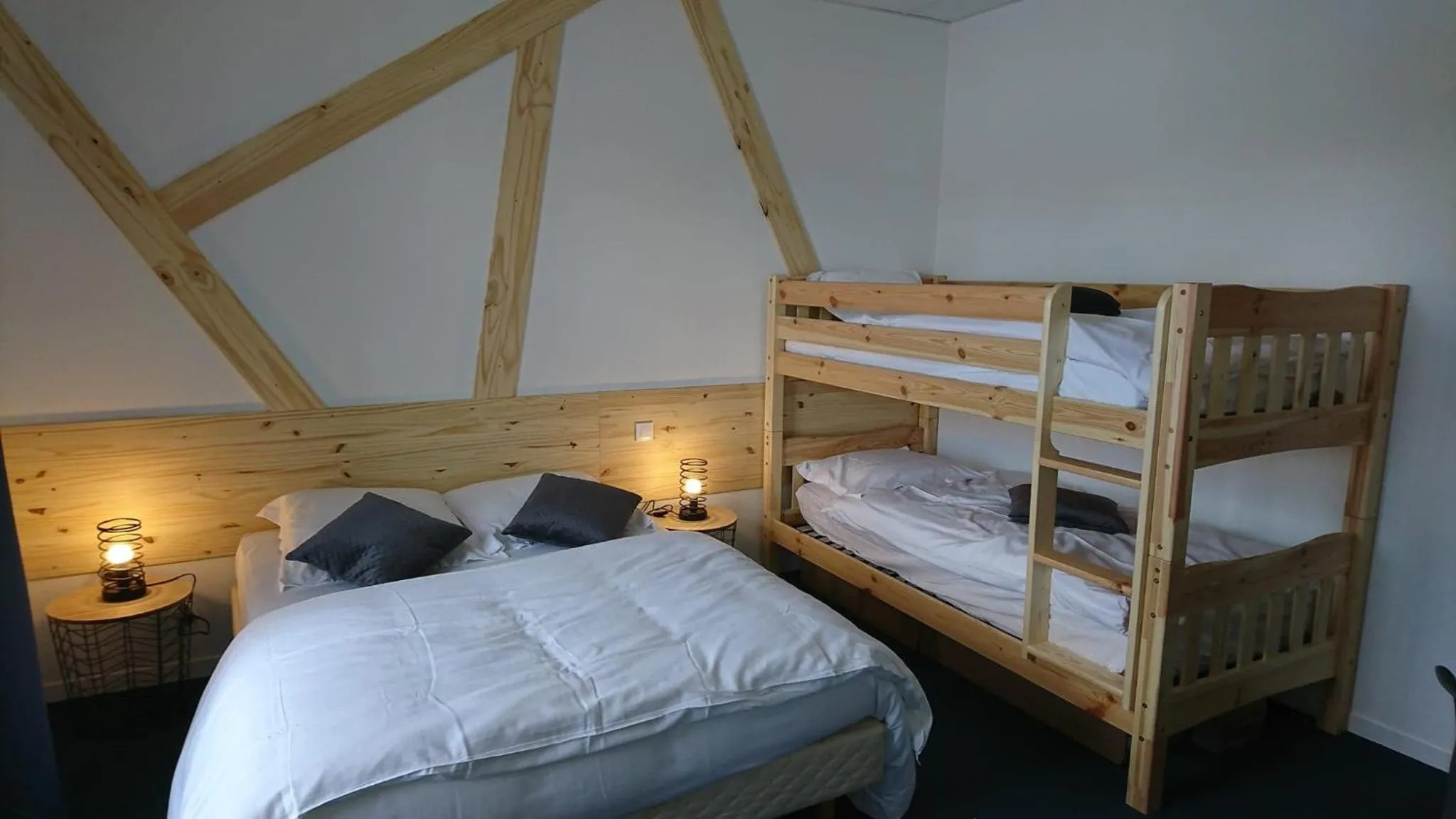bunk bed in Hôtel Les Deux Porches