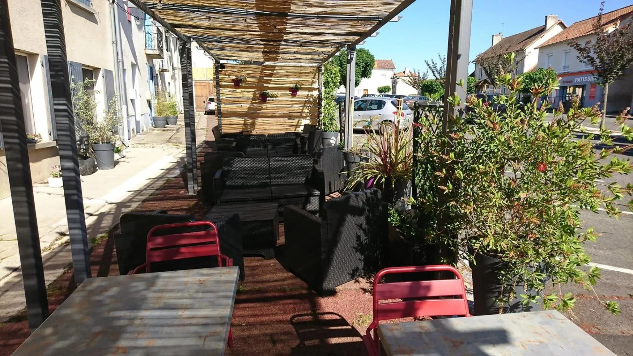 Patio in Hôtel Les Deux Porches