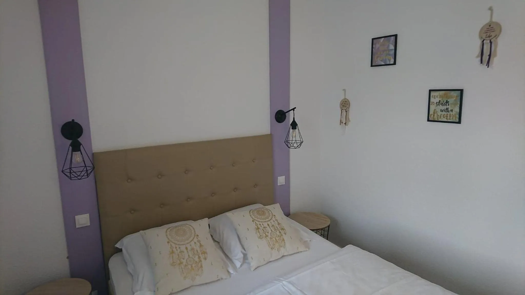 Photo of the whole room in Hôtel Les Deux Porches