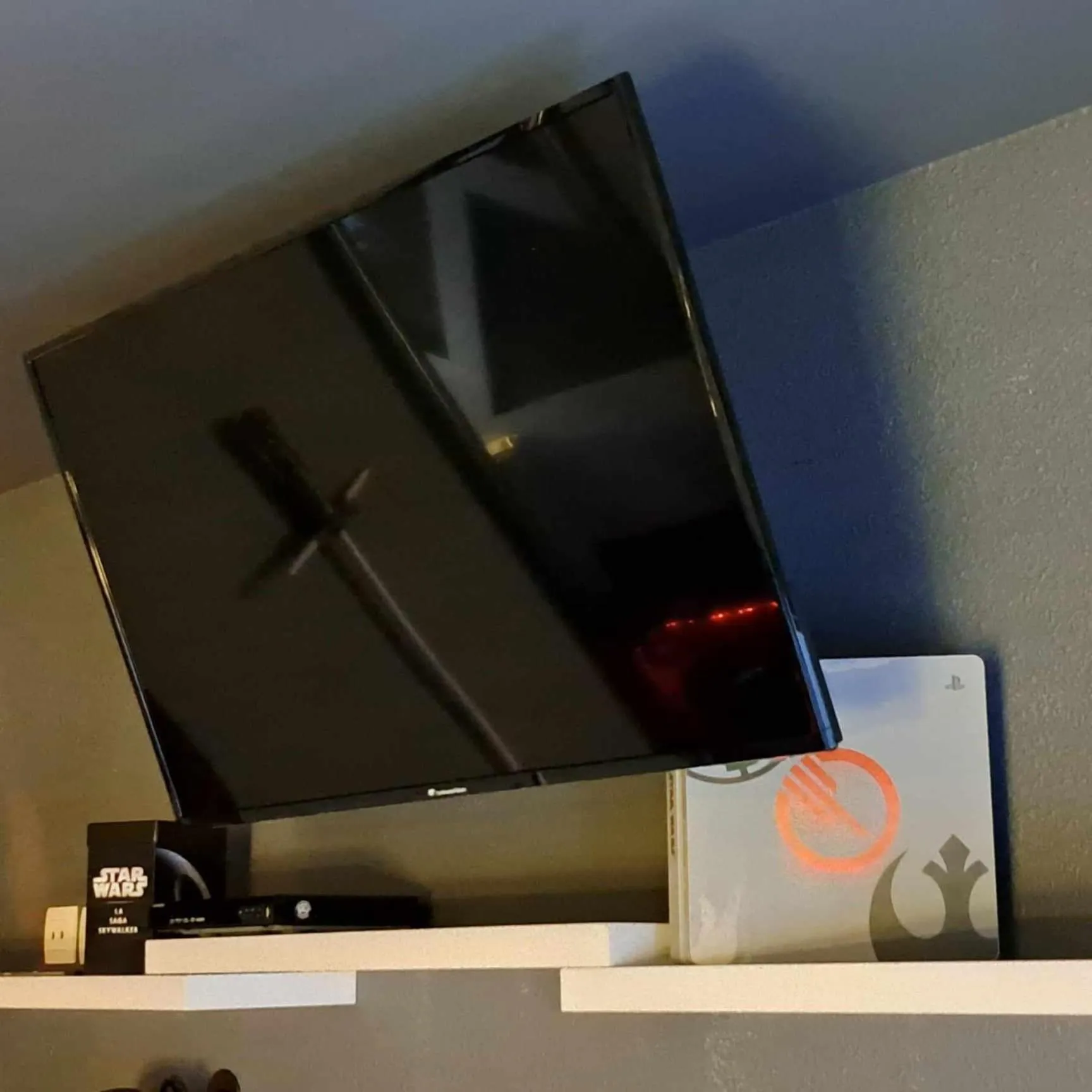 TV and multimedia in Hôtel Les Deux Porches