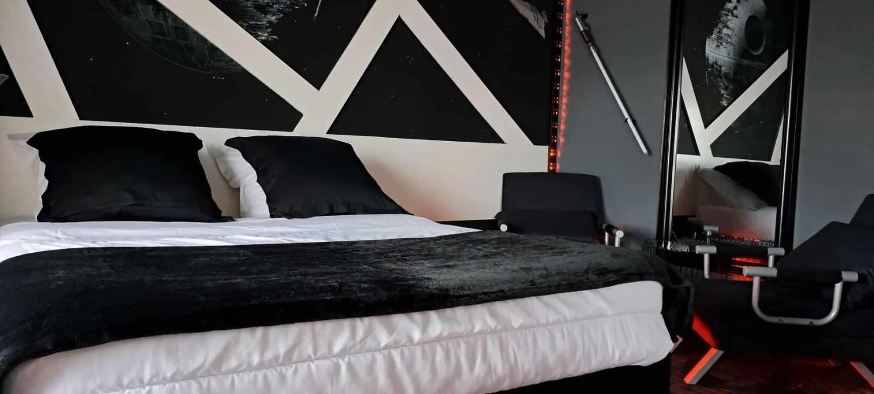 Photo of the whole room in Hôtel Les Deux Porches