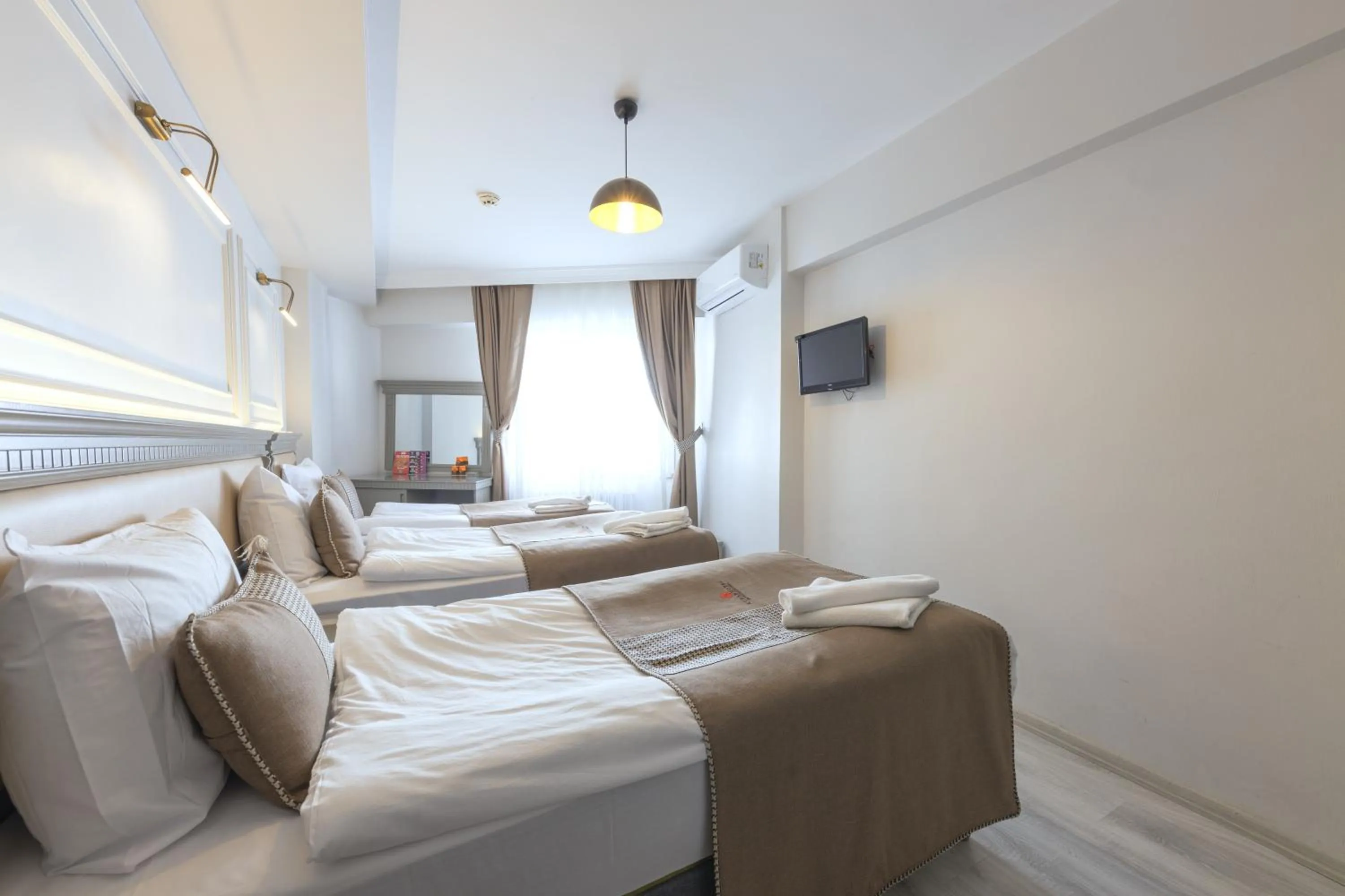 Bed in Kuran Hotel International